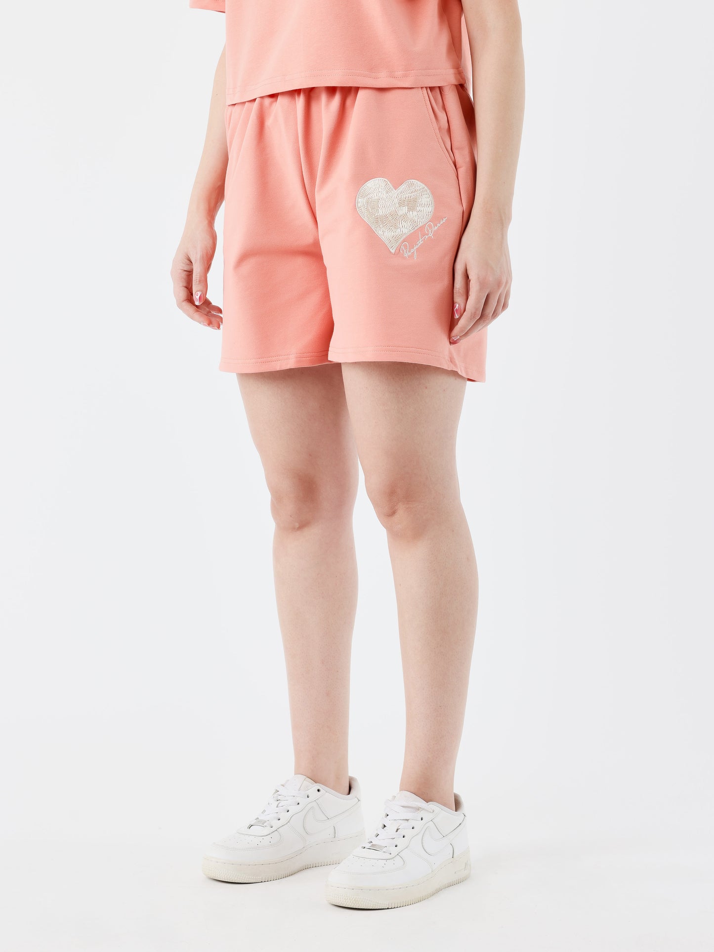 short-wicker-heart-rose-corail-modelshot