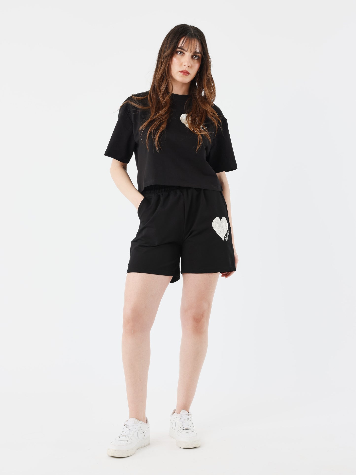 short-wicker-heart-noir-modelshot