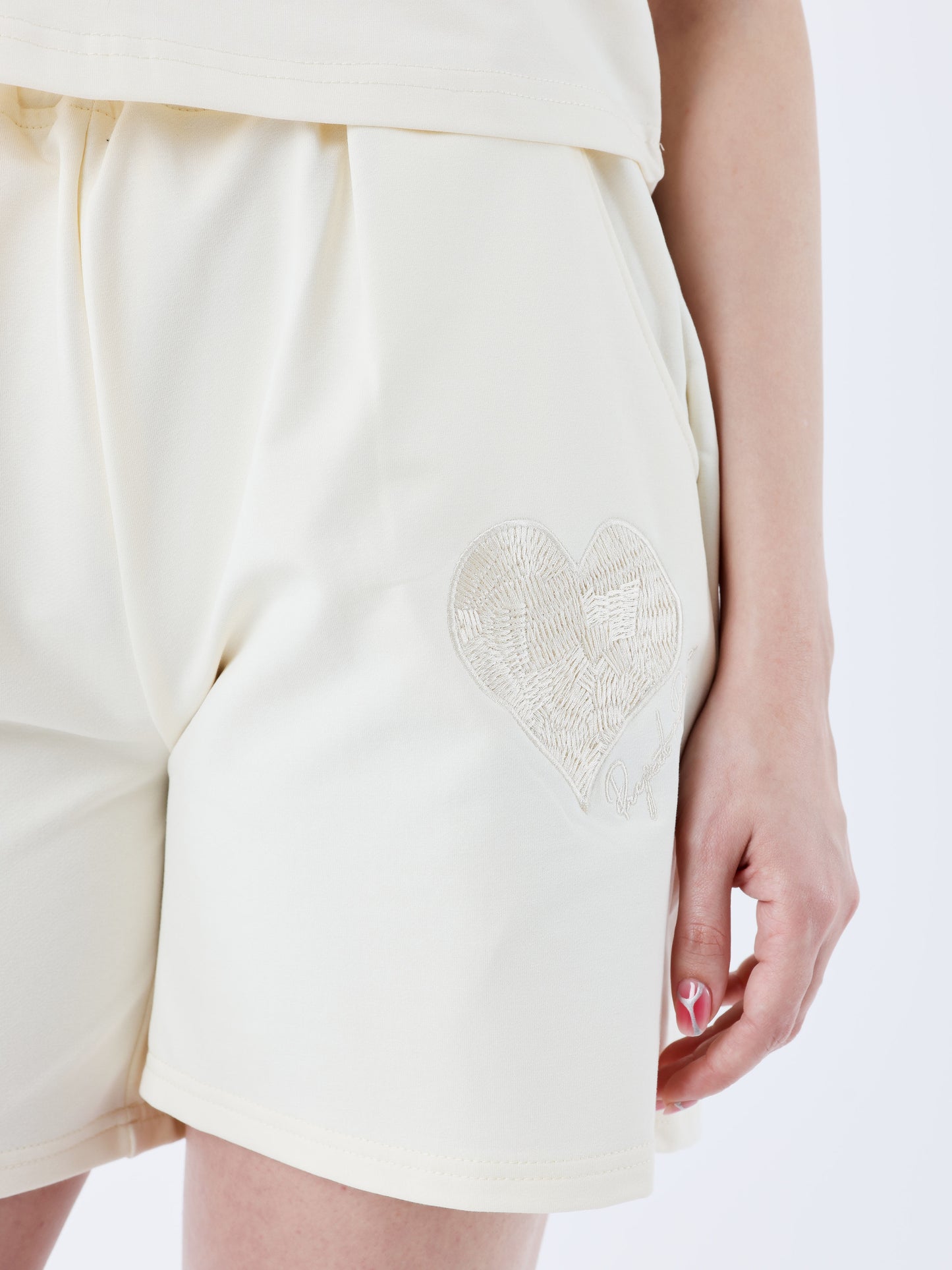 short-wicker-heart-craie-detailshot