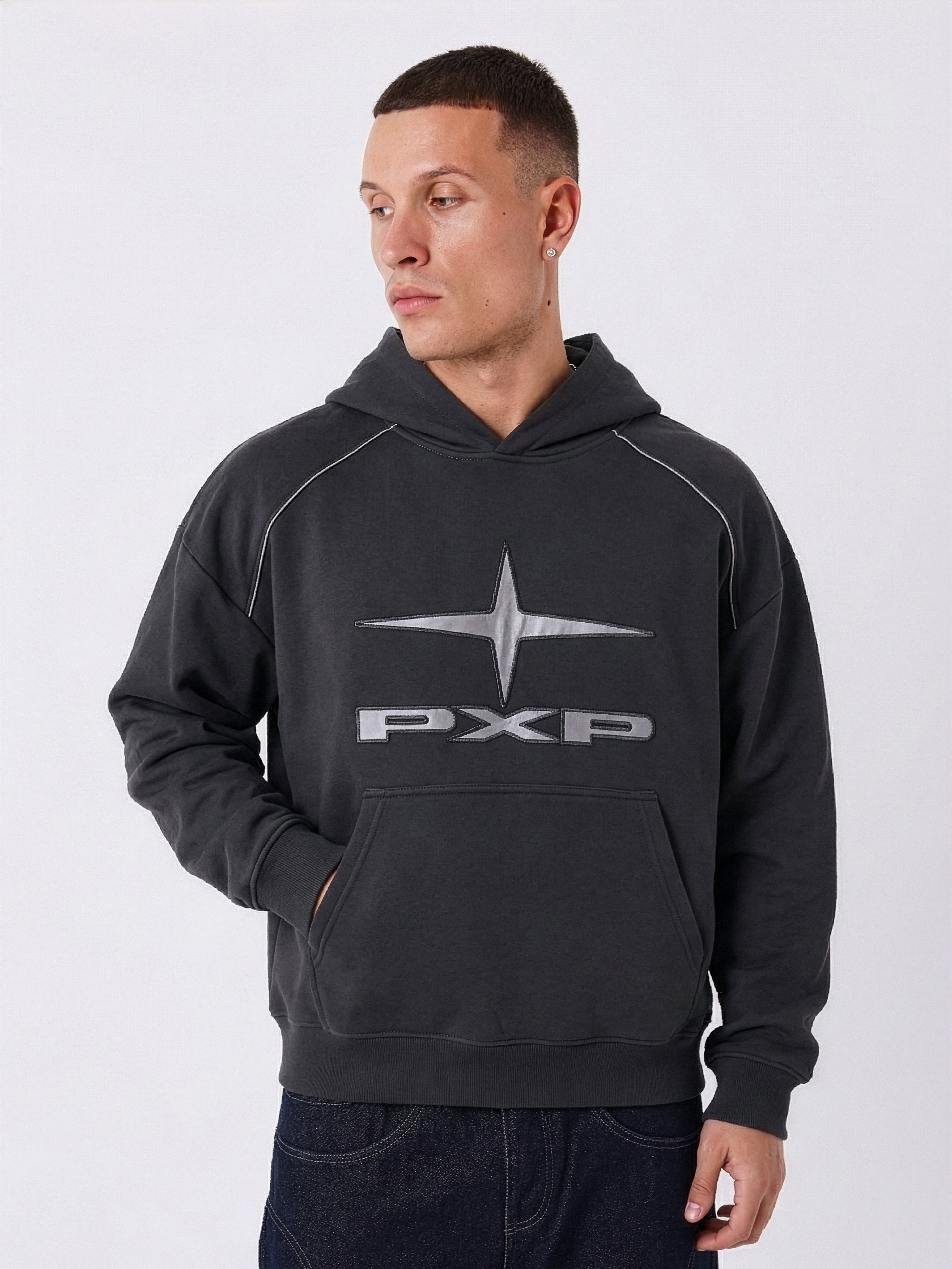 Sweatshirt com capuz e logo termorreativo-1