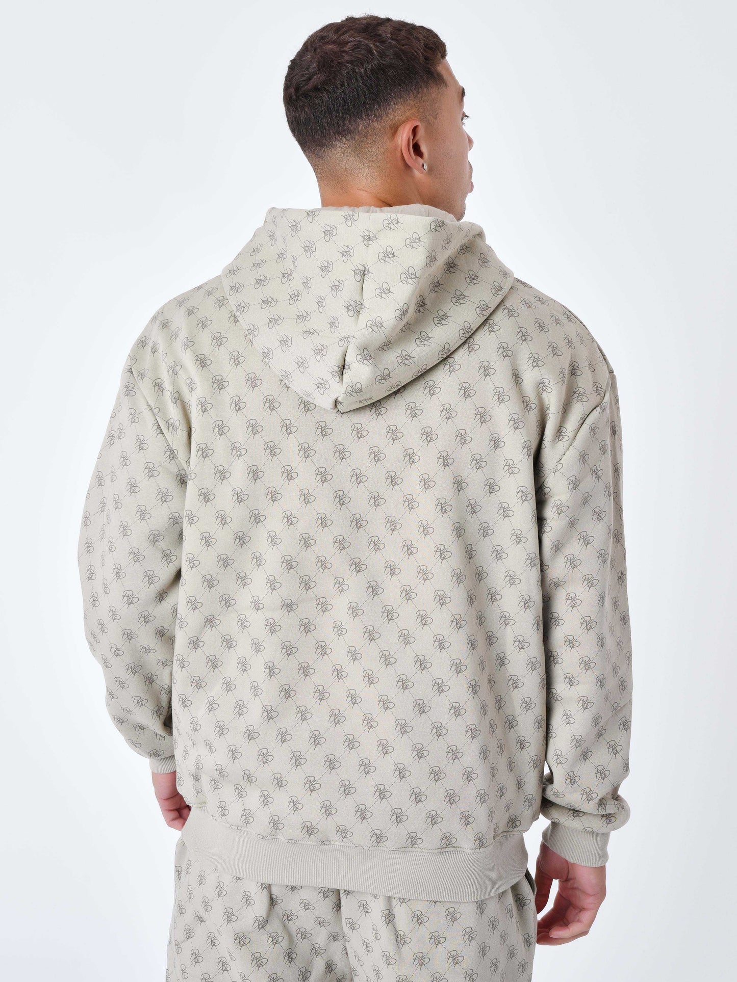 sweat-a-capuche-all-over-monogramme-beige-modelshot