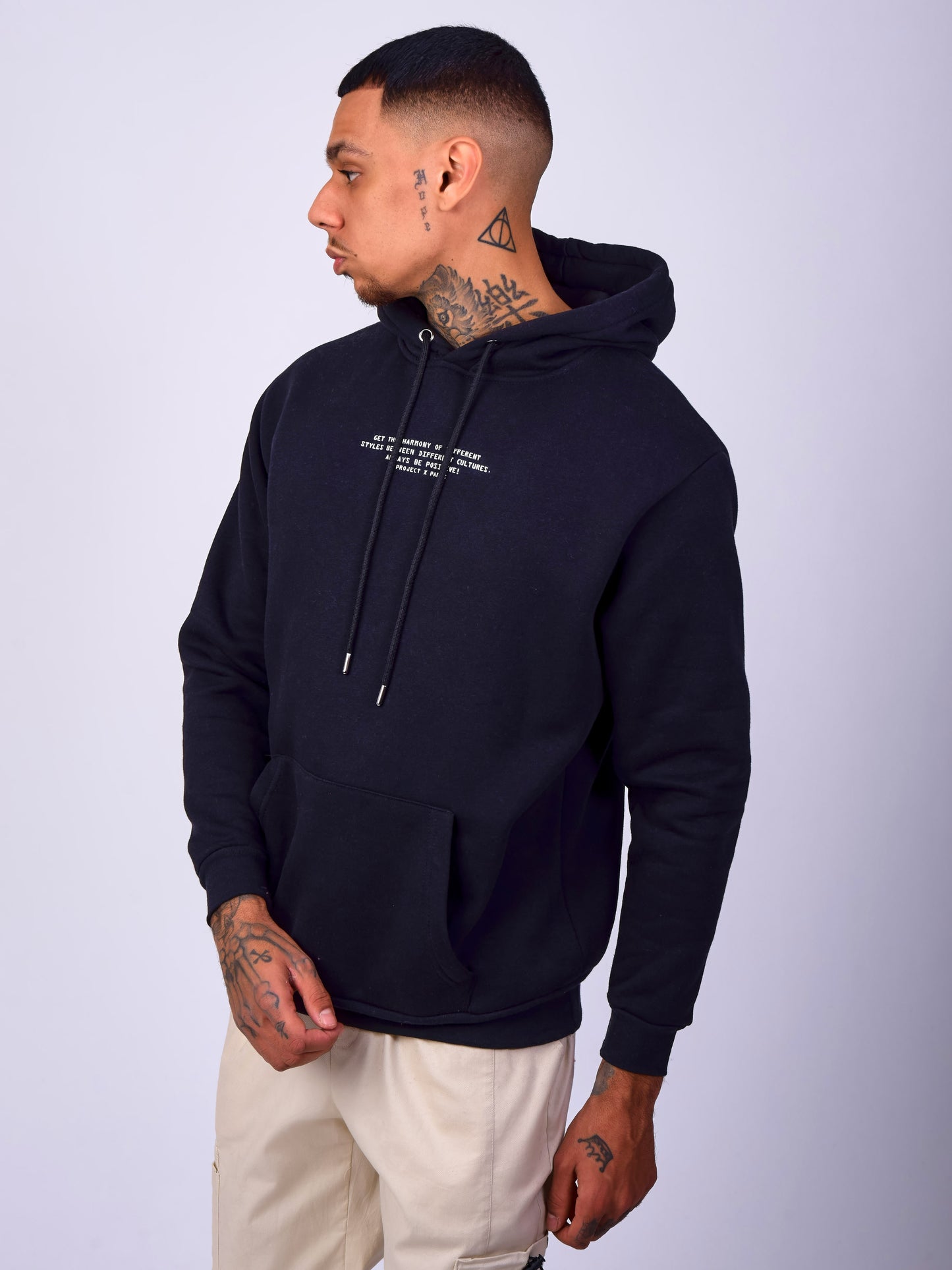 sweat-a-capuche-basic-texte-central-noir