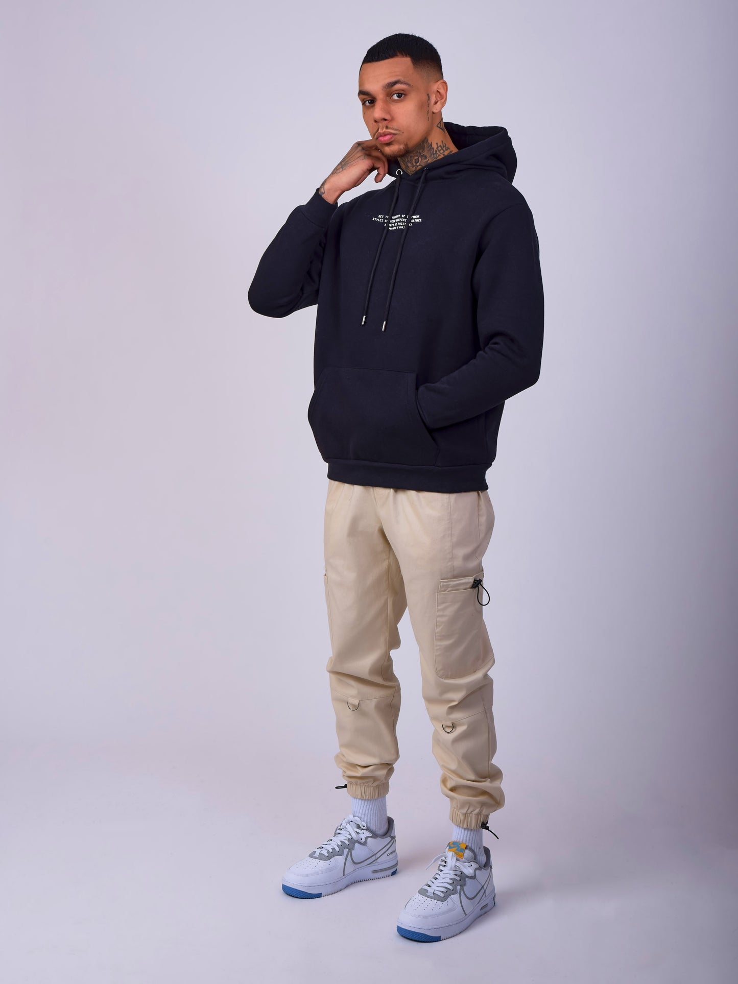 sweat-a-capuche-basic-texte-central-noir