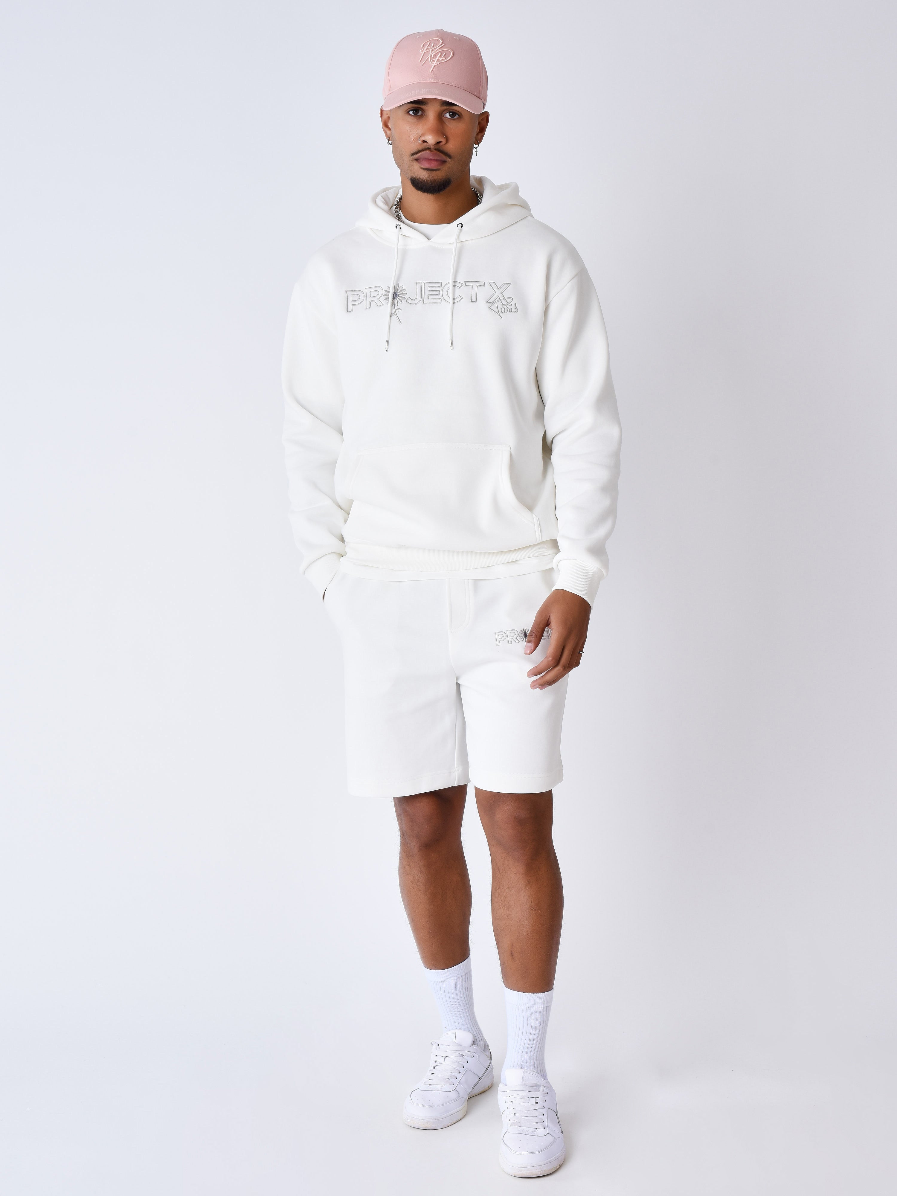 sweat-a-capuche-brode-daisy-blanc-casse-modelshot