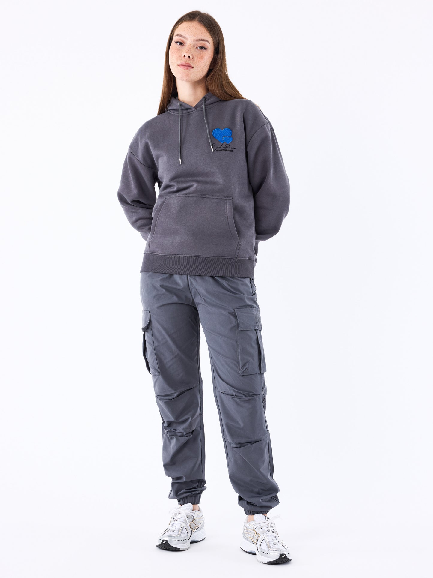 sweat-a-capuche-broderie-cold-hearts-5046-anthracite