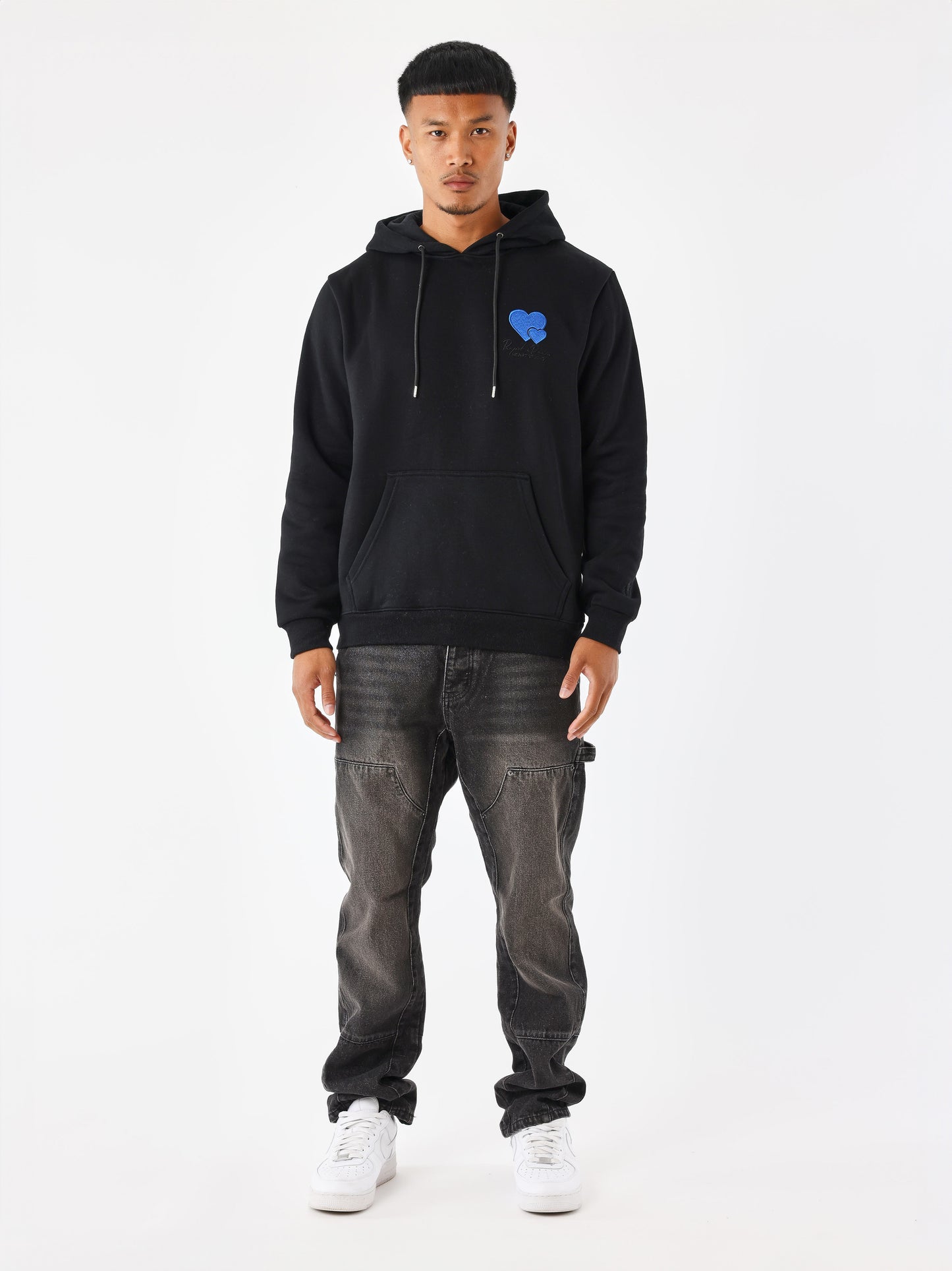 sweat-a-capuche-broderie-cold-hearts-noir-modelshot
