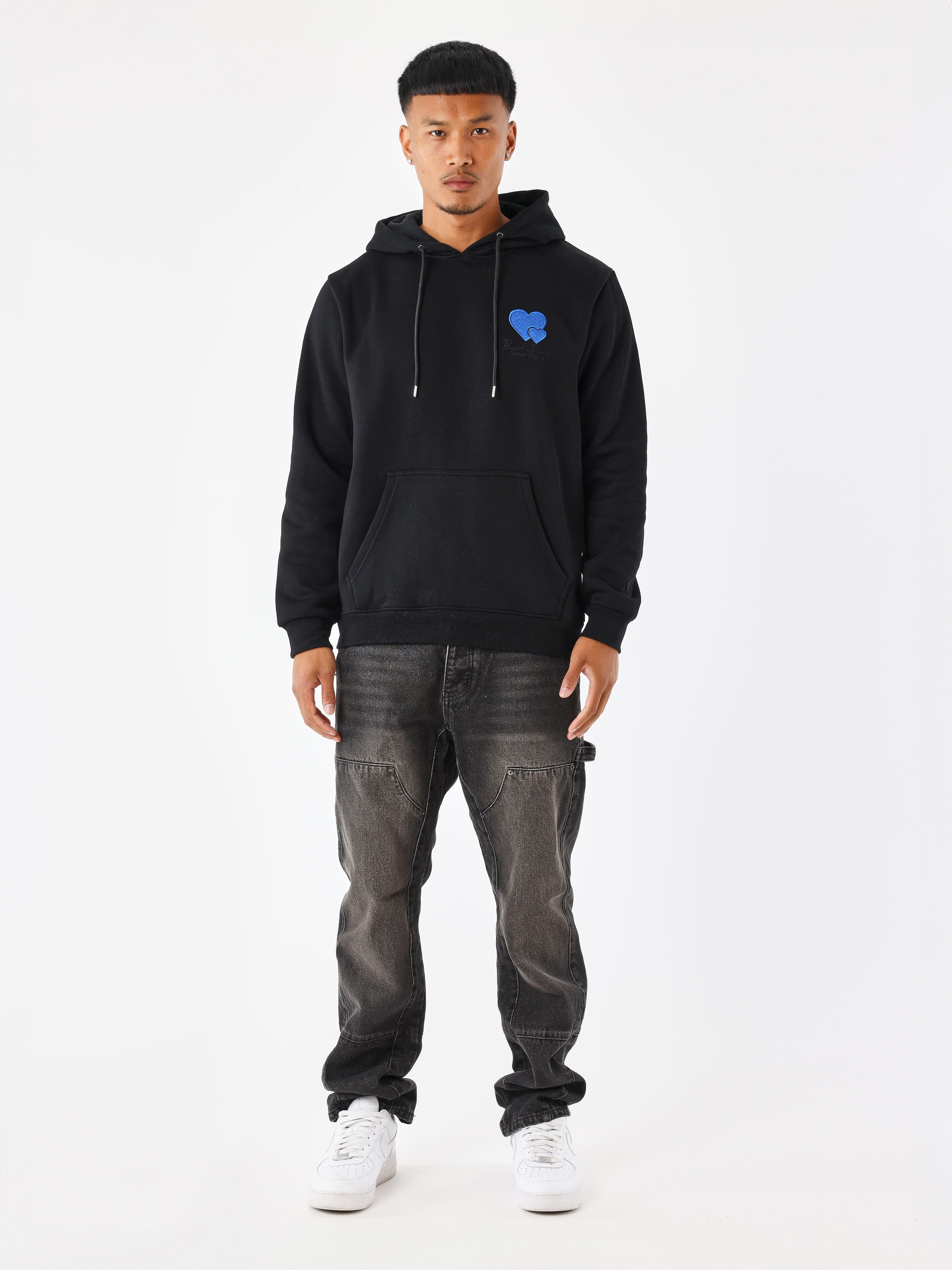 sweat-a-capuche-broderie-cold-hearts-noir-modelshot