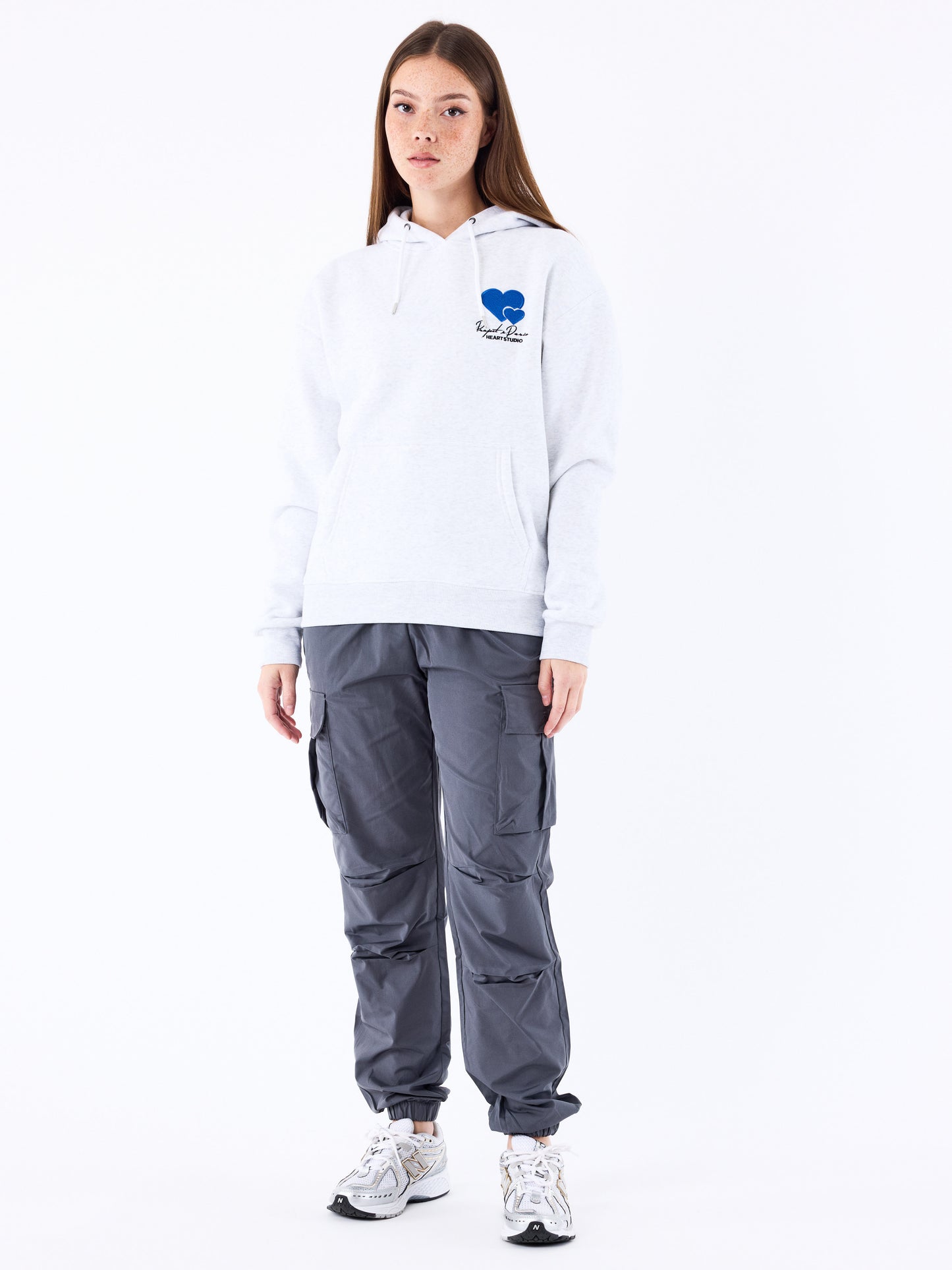 sweat-a-capuche-broderie-cold-hearts-5046-gris-chine-clair