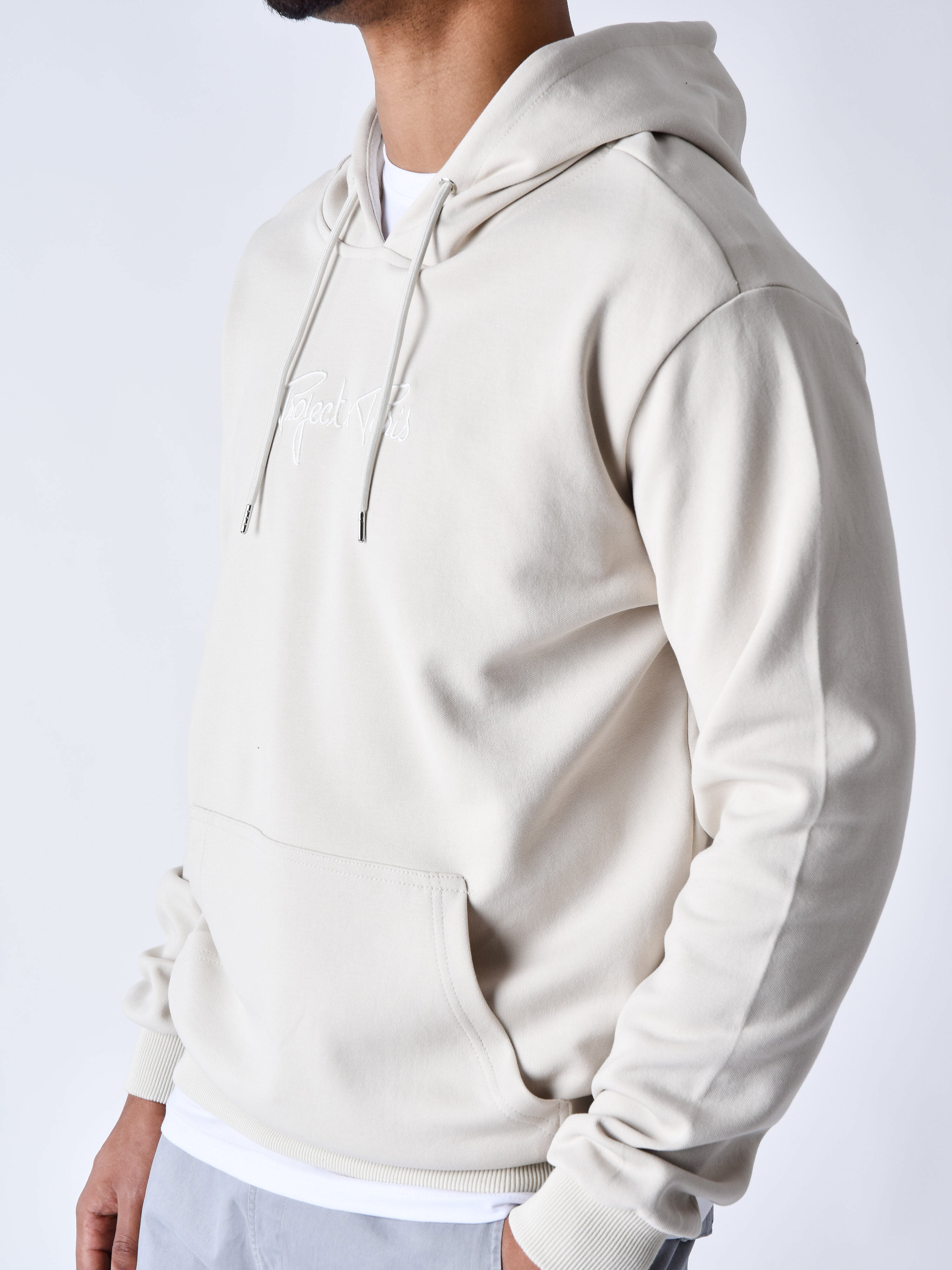 sweat-a-capuche-classique-greige-modelshot