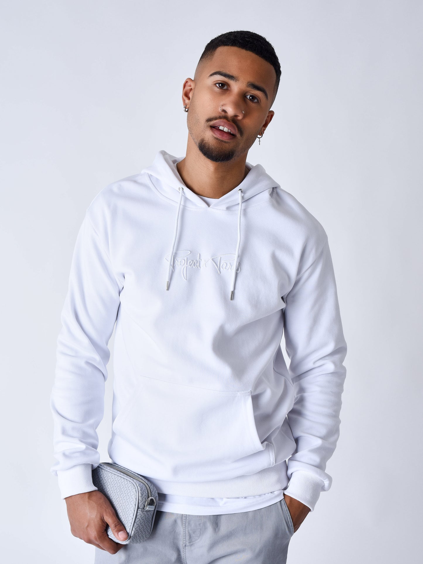 sweat-a-capuche-classique-blanc-modelshot