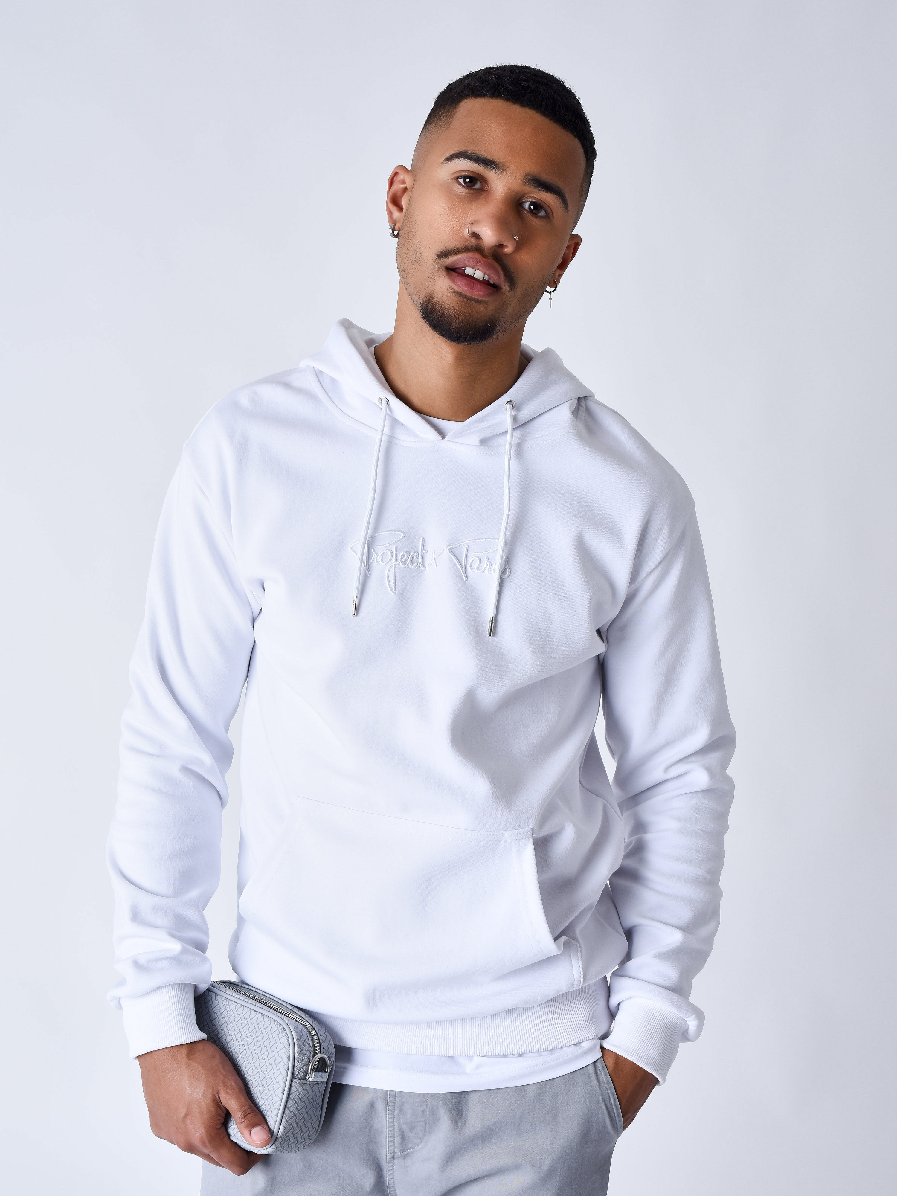 sweat-a-capuche-classique-blanc-modelshot