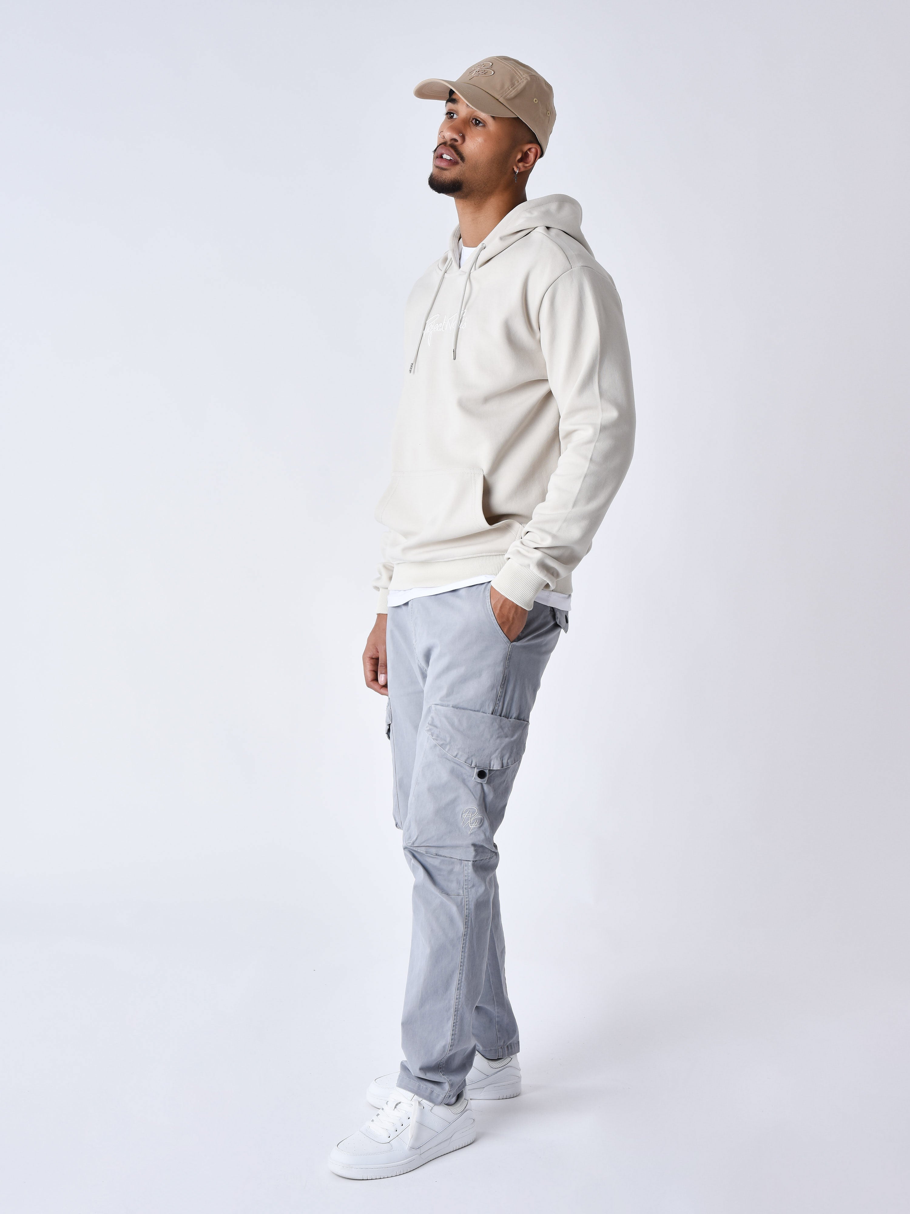 sweat-a-capuche-classique-greige-modelshot