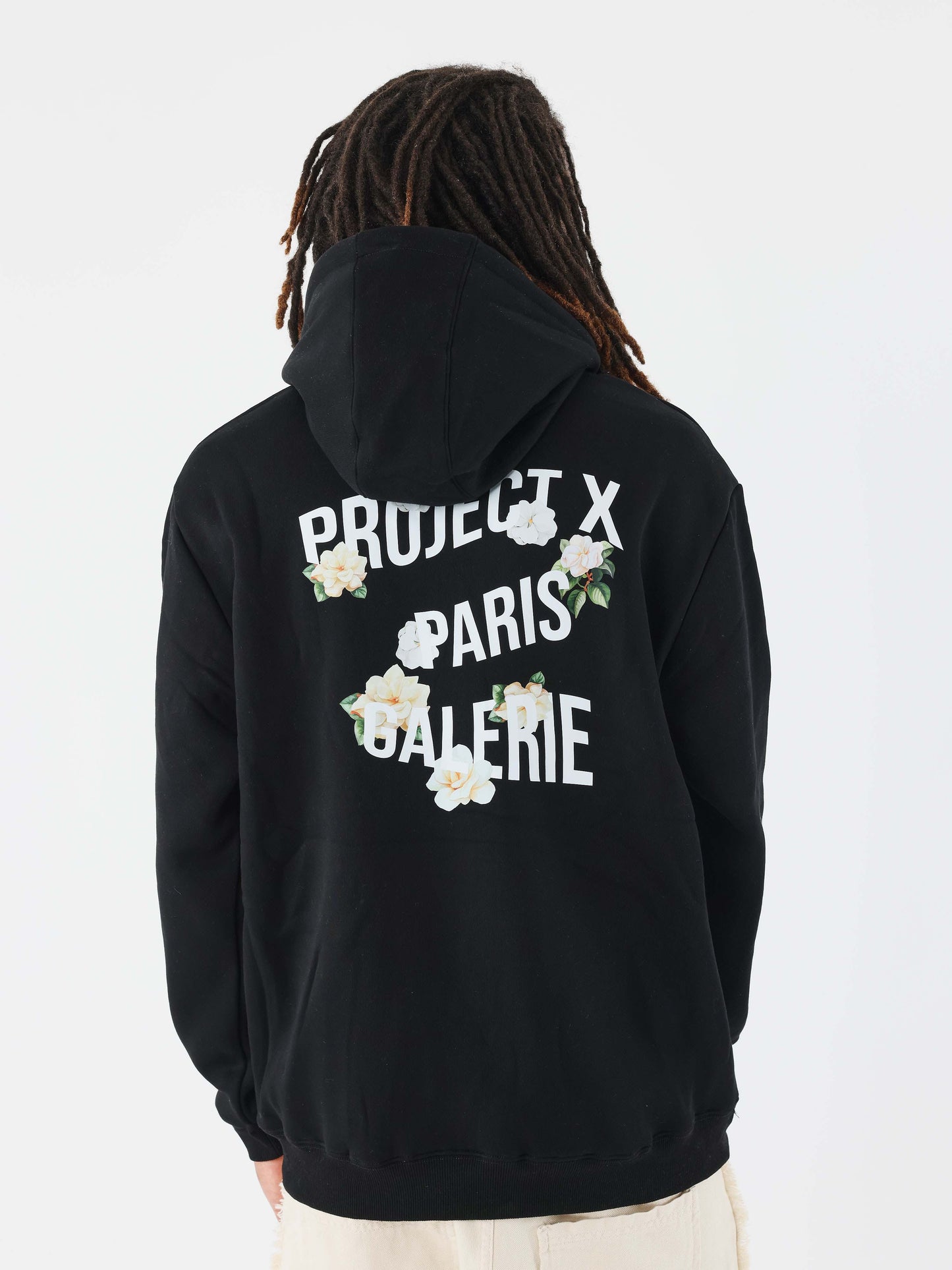 sweat-a-capuche-floral-noir-modelshot