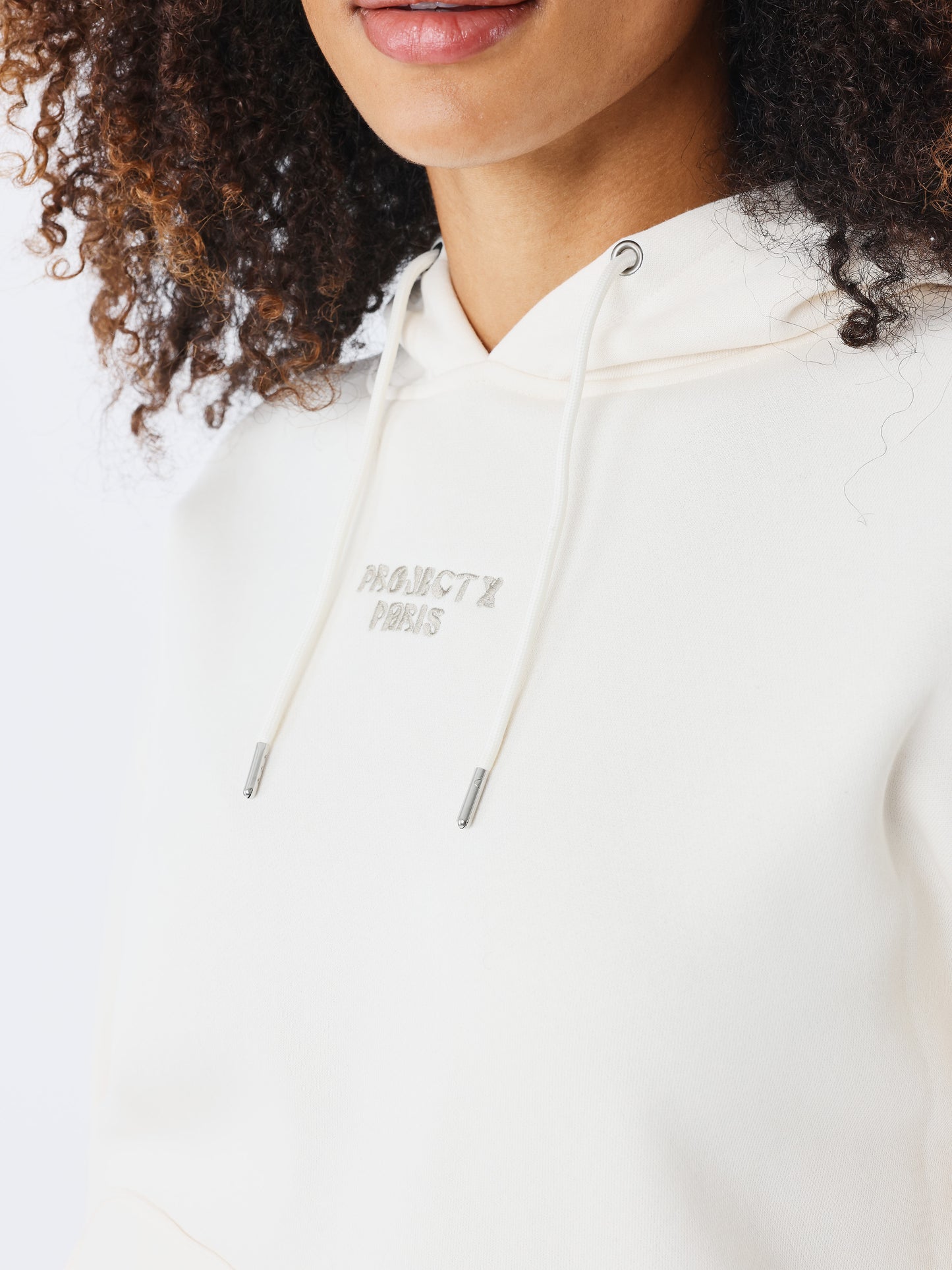 sweat-a-capuche-havana-craie-detailshot