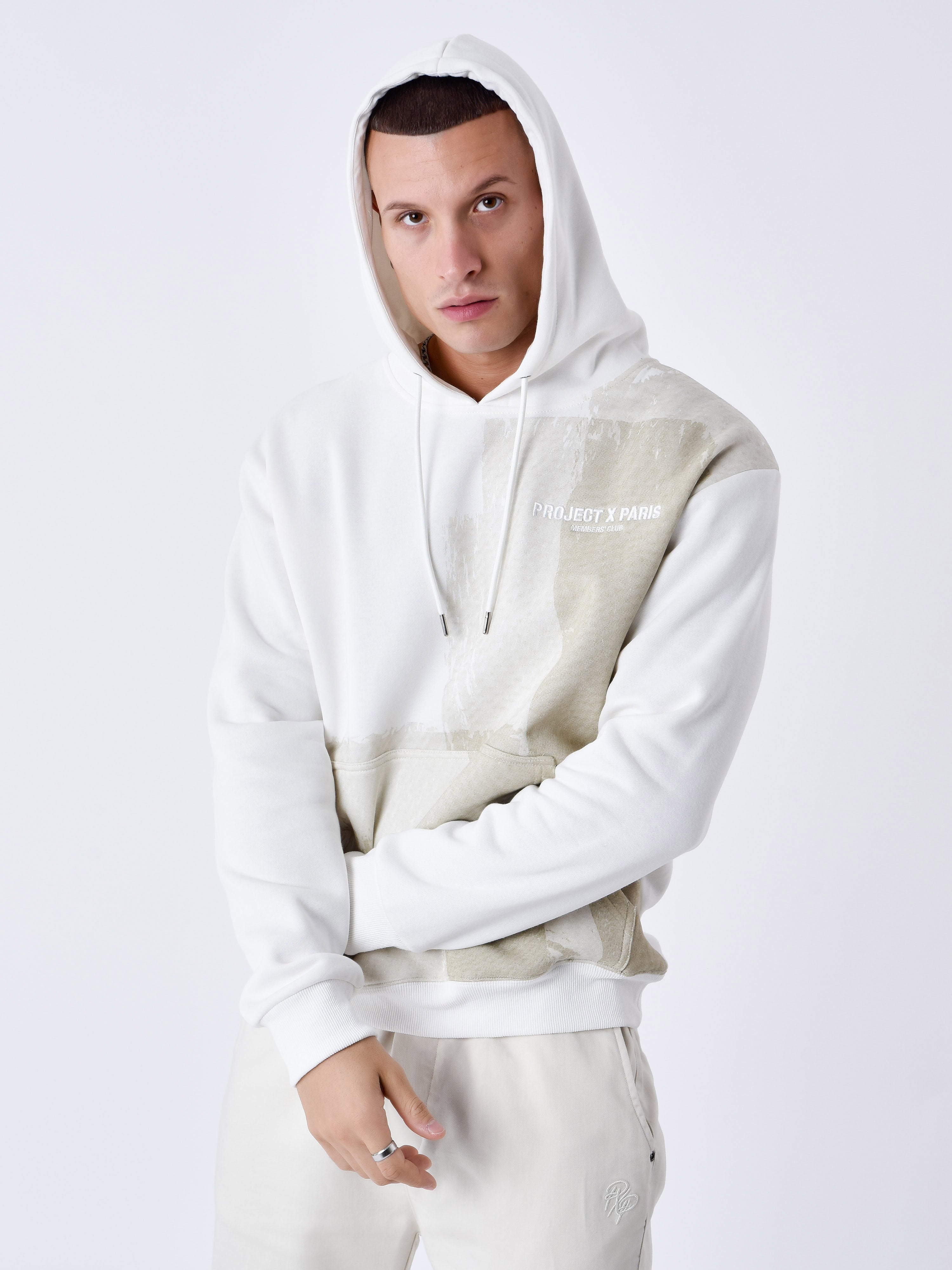 sweat-a-capuche-imprime-rouleau-de-peinture-blanc-casse