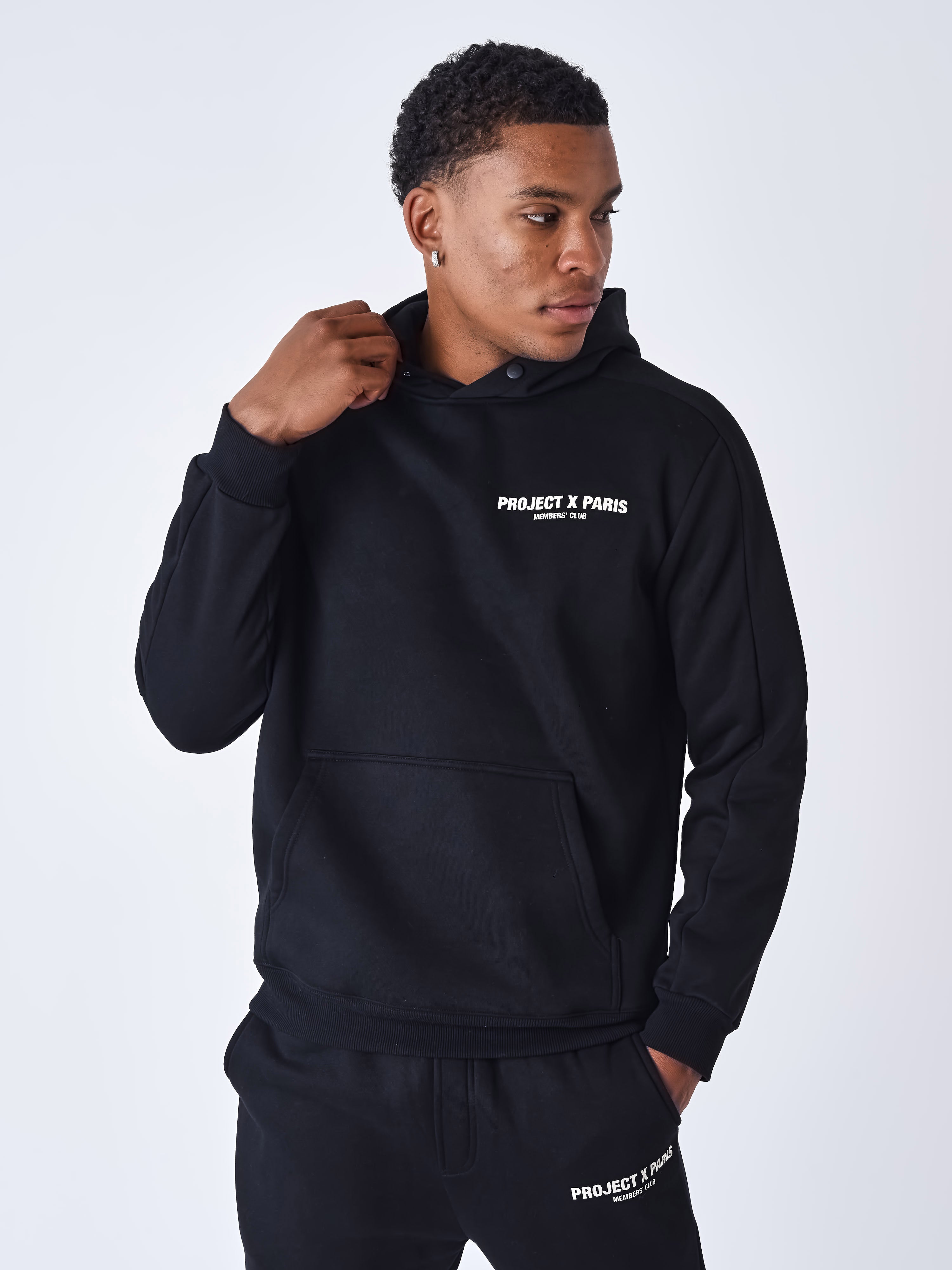 sweat-a-capuche-members-club-noir