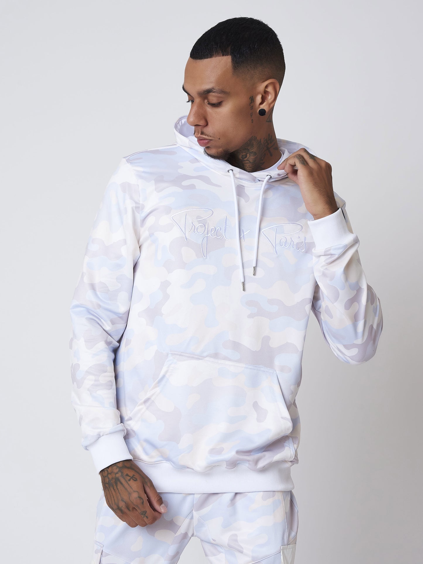 sweat-a-capuche-motif-camouflage-avec-broderie-logo-project-x-paris-sur-la-poitrine-et-poche-kangourou-3532-ivoire