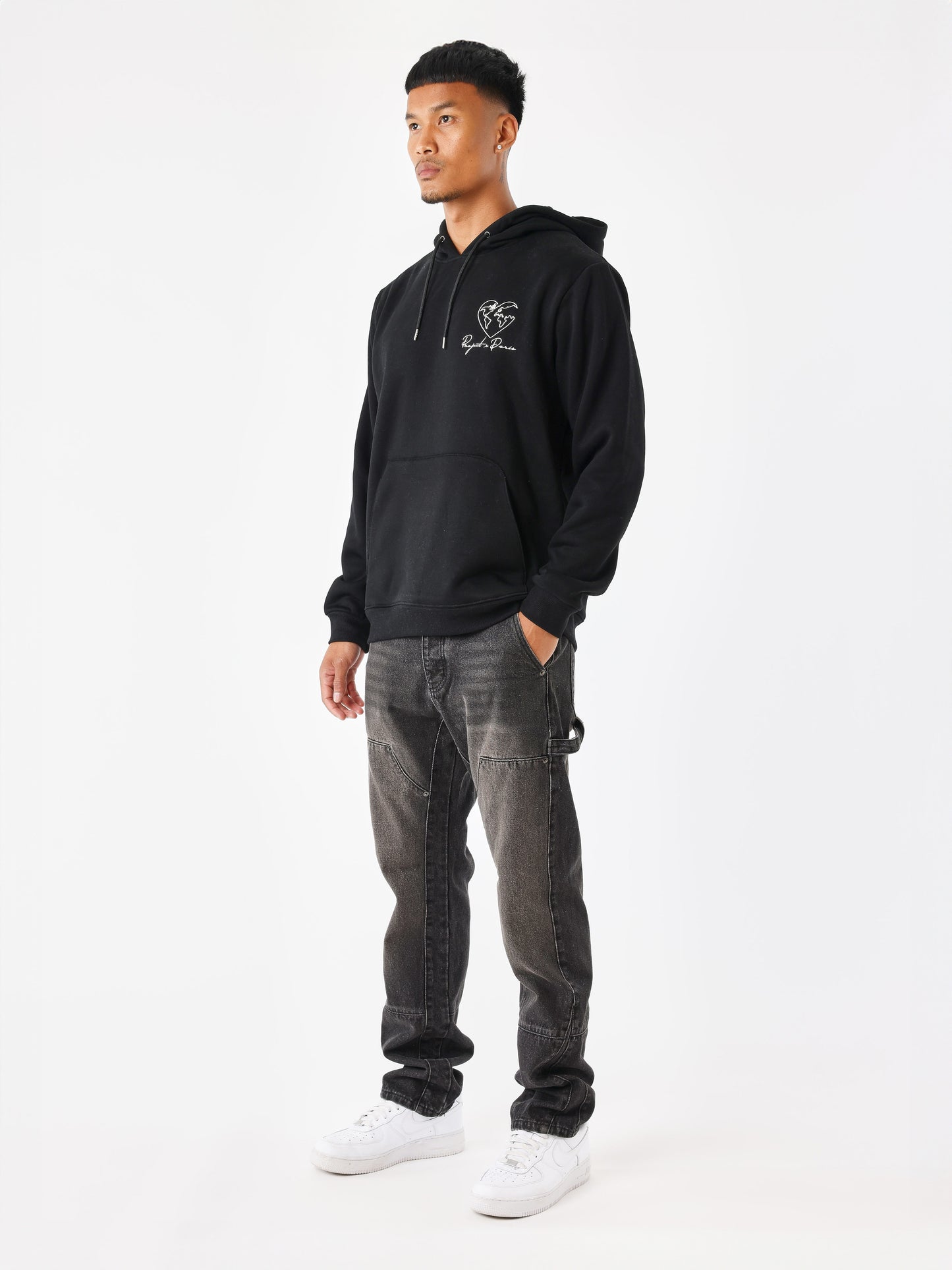sweat-a-capuche-motif-coeurmonde-noir