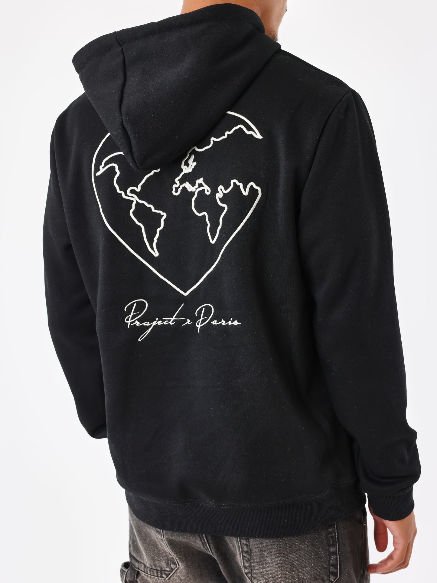 sweat-a-capuche-motif-coeurmonde-noir