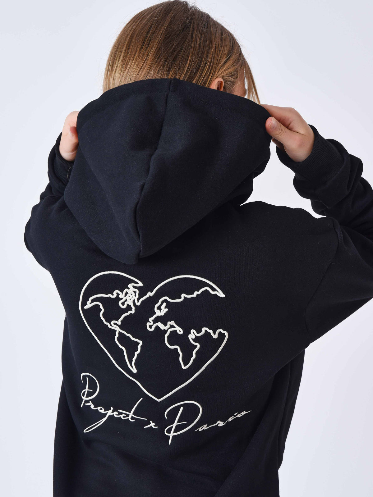 sweat-a-capuche-motif-coeurmonde-5045-noir