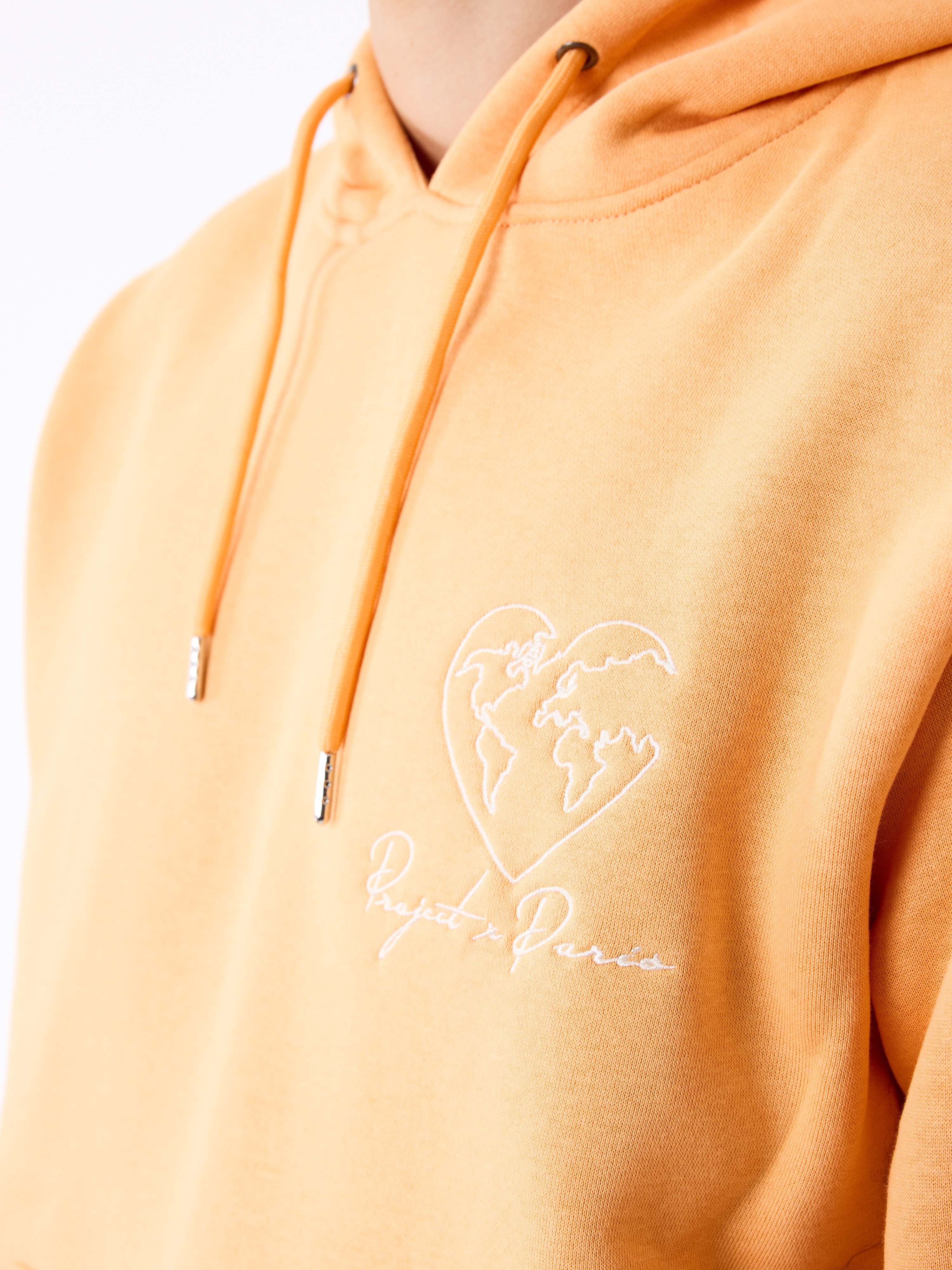 sweat-a-capuche-motif-coeurmonde-apricot-cream-detailshot