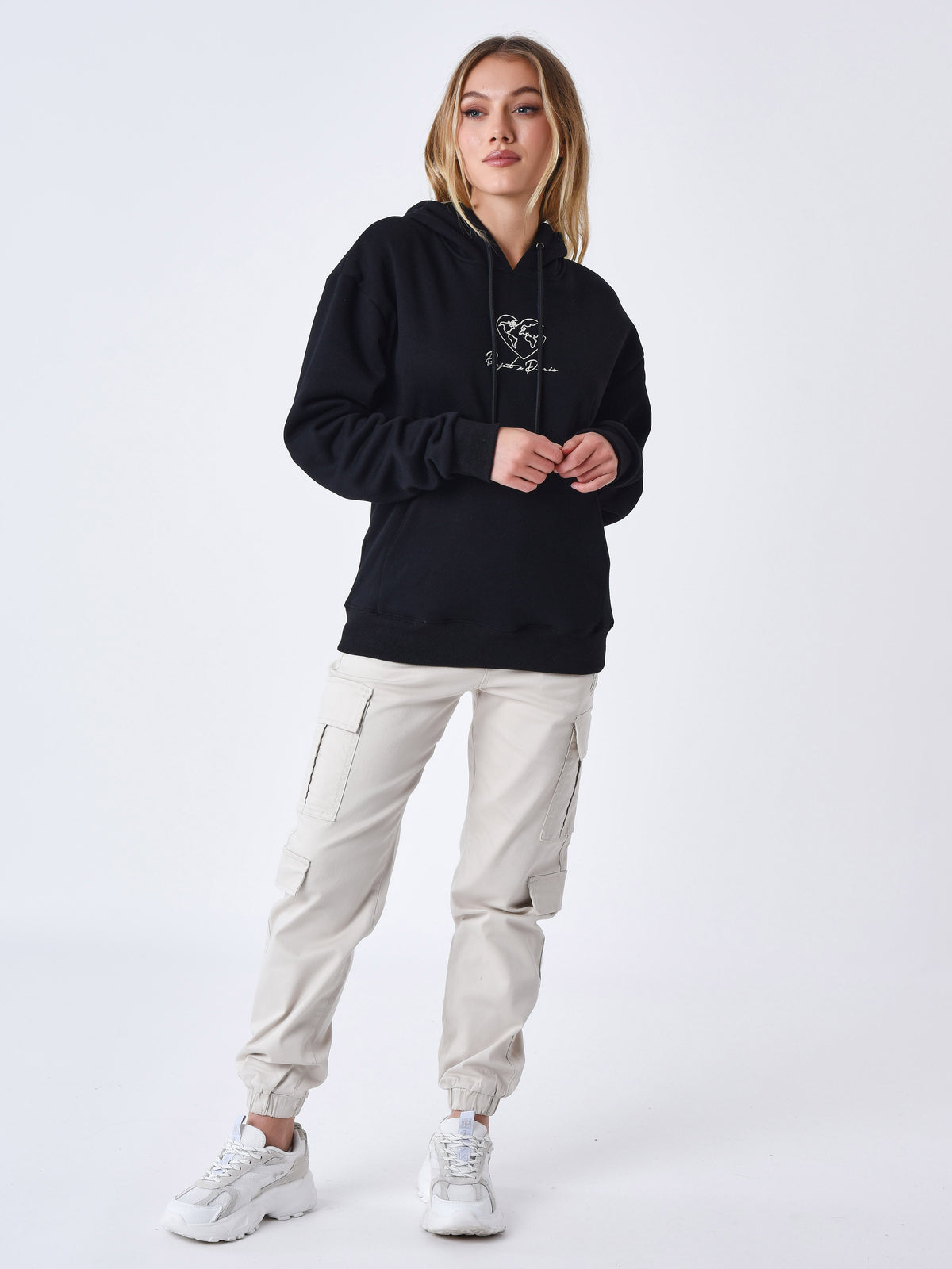 sweat-a-capuche-motif-coeurmonde-5045-noir