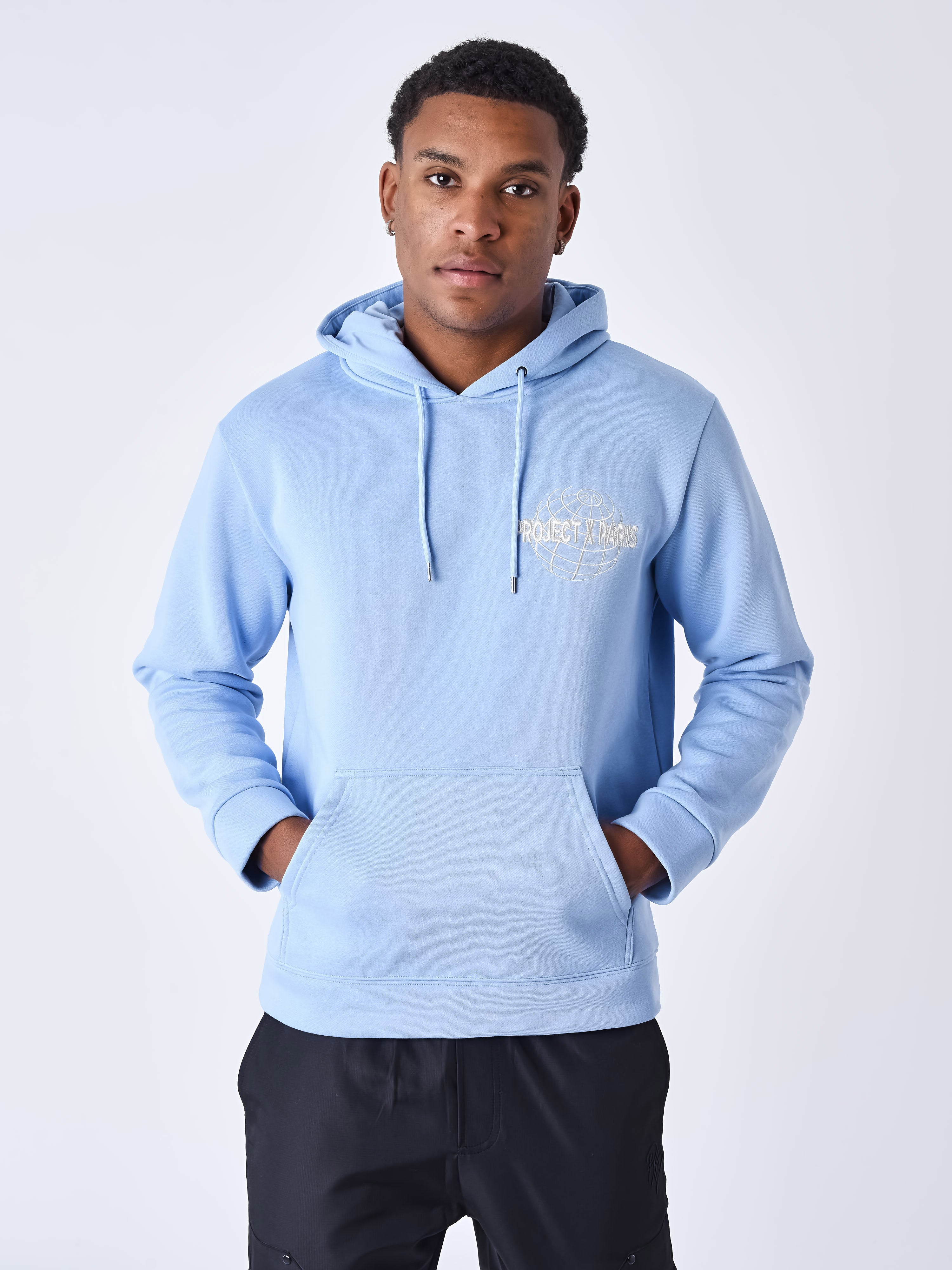 sweat-a-capuche-motif-mappemonde-cashmere-blue