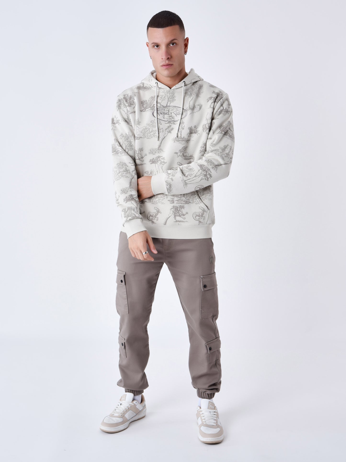 sweat-a-capuche-motif-mythologique-greige