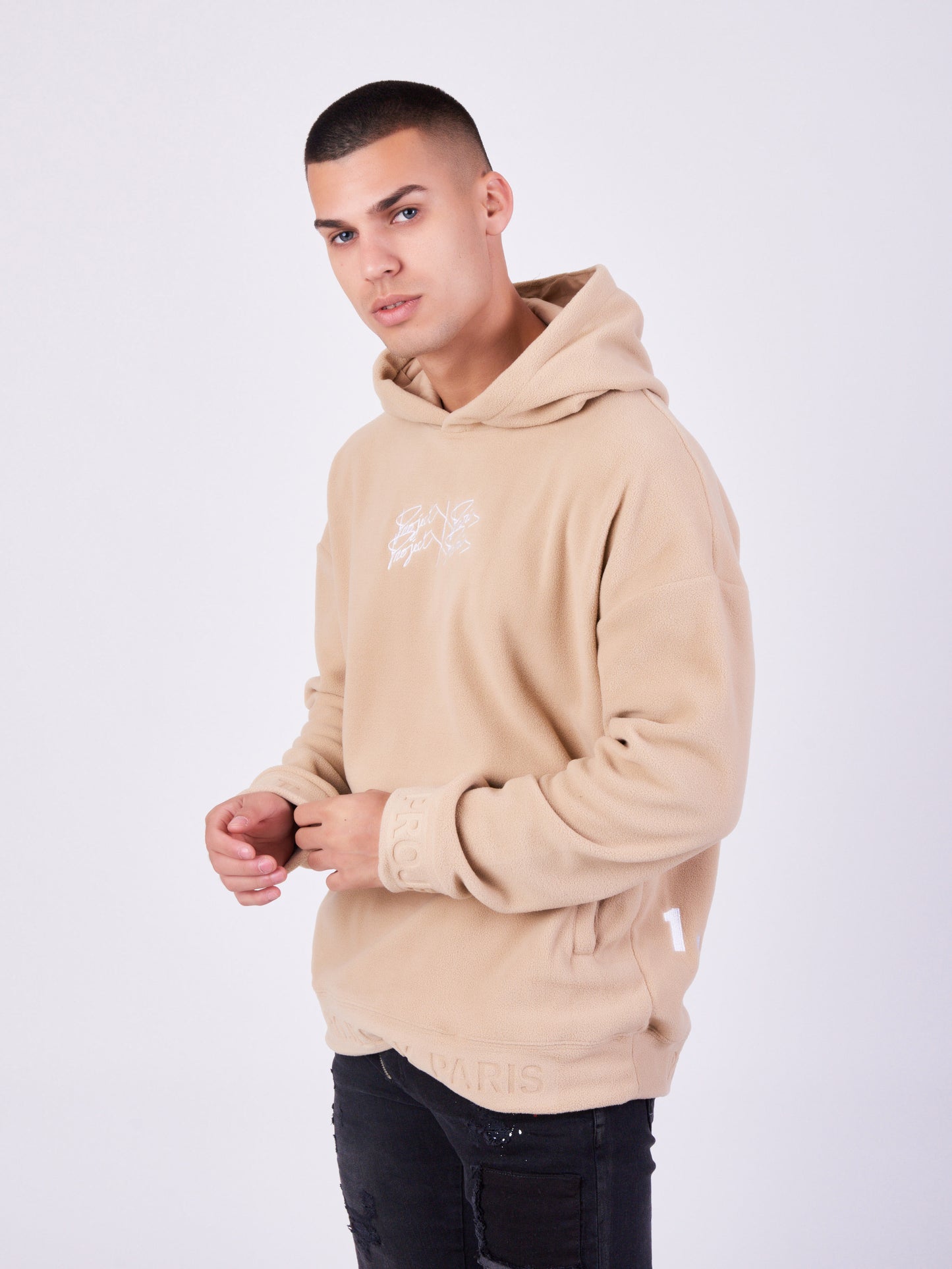 sweat-a-capuche-polaire-double-logo-beige-modelshot