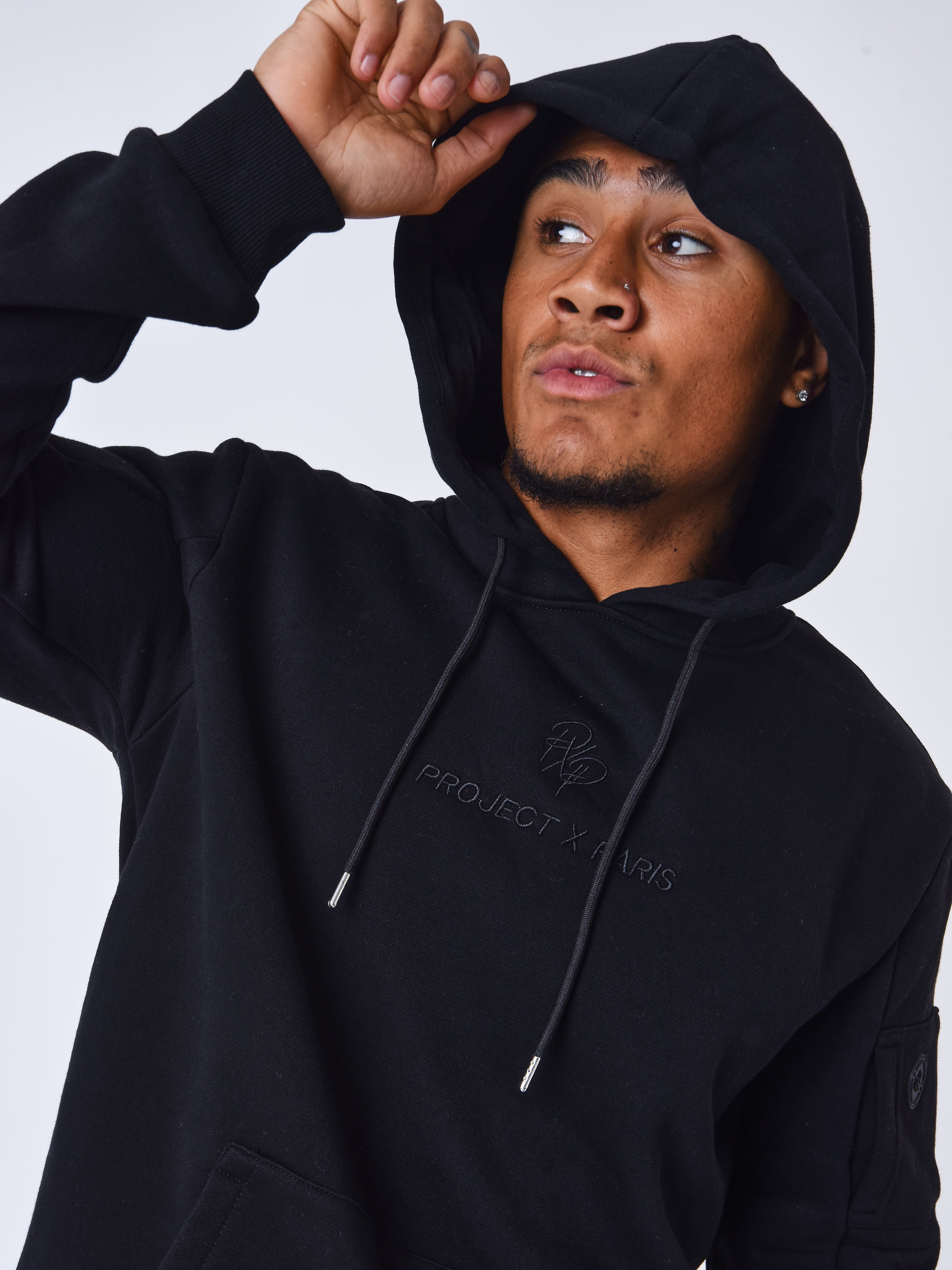 sweat-a-capuche-techwear-noir
