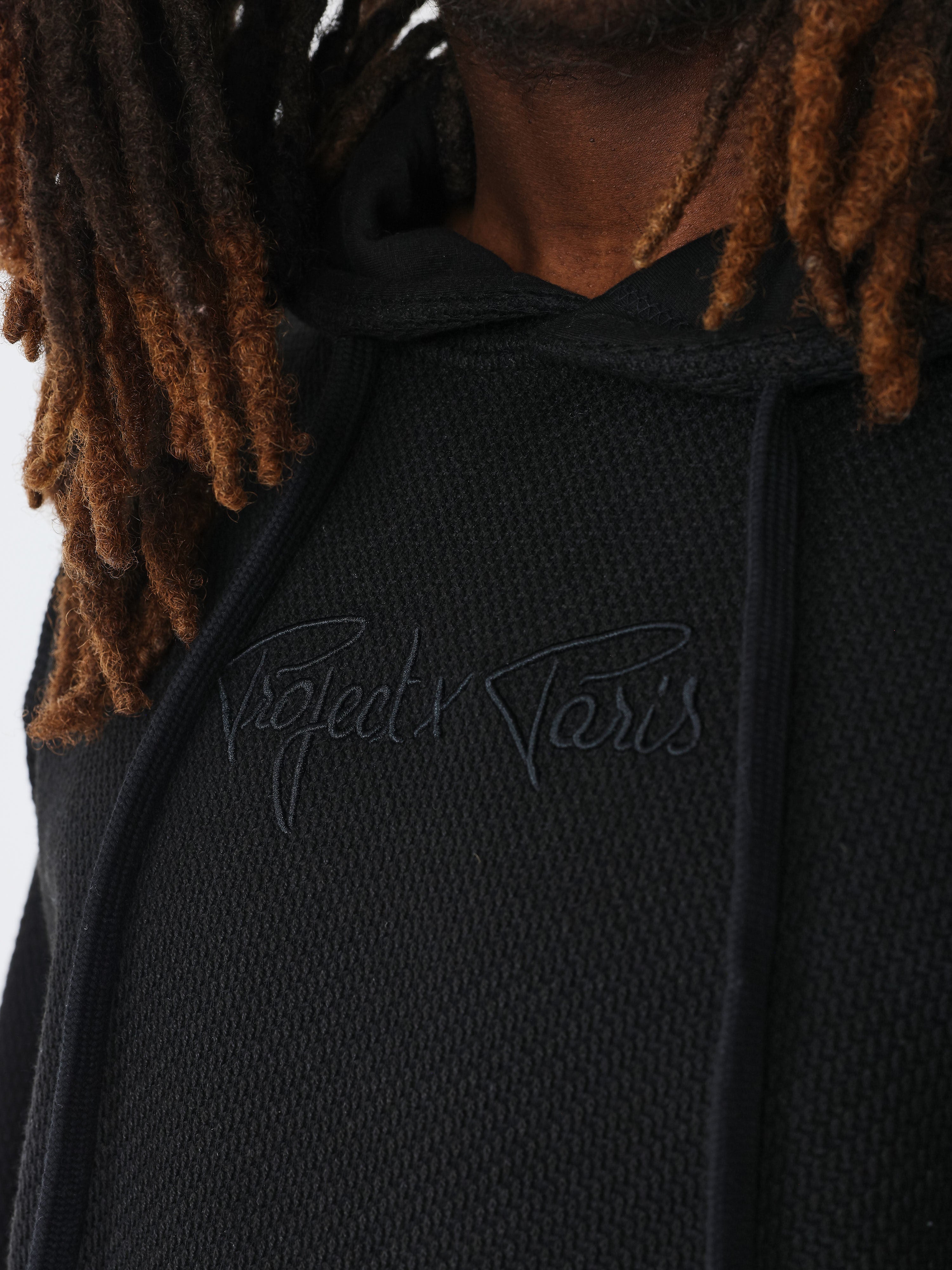 sweat-a-capuche-texture-noir