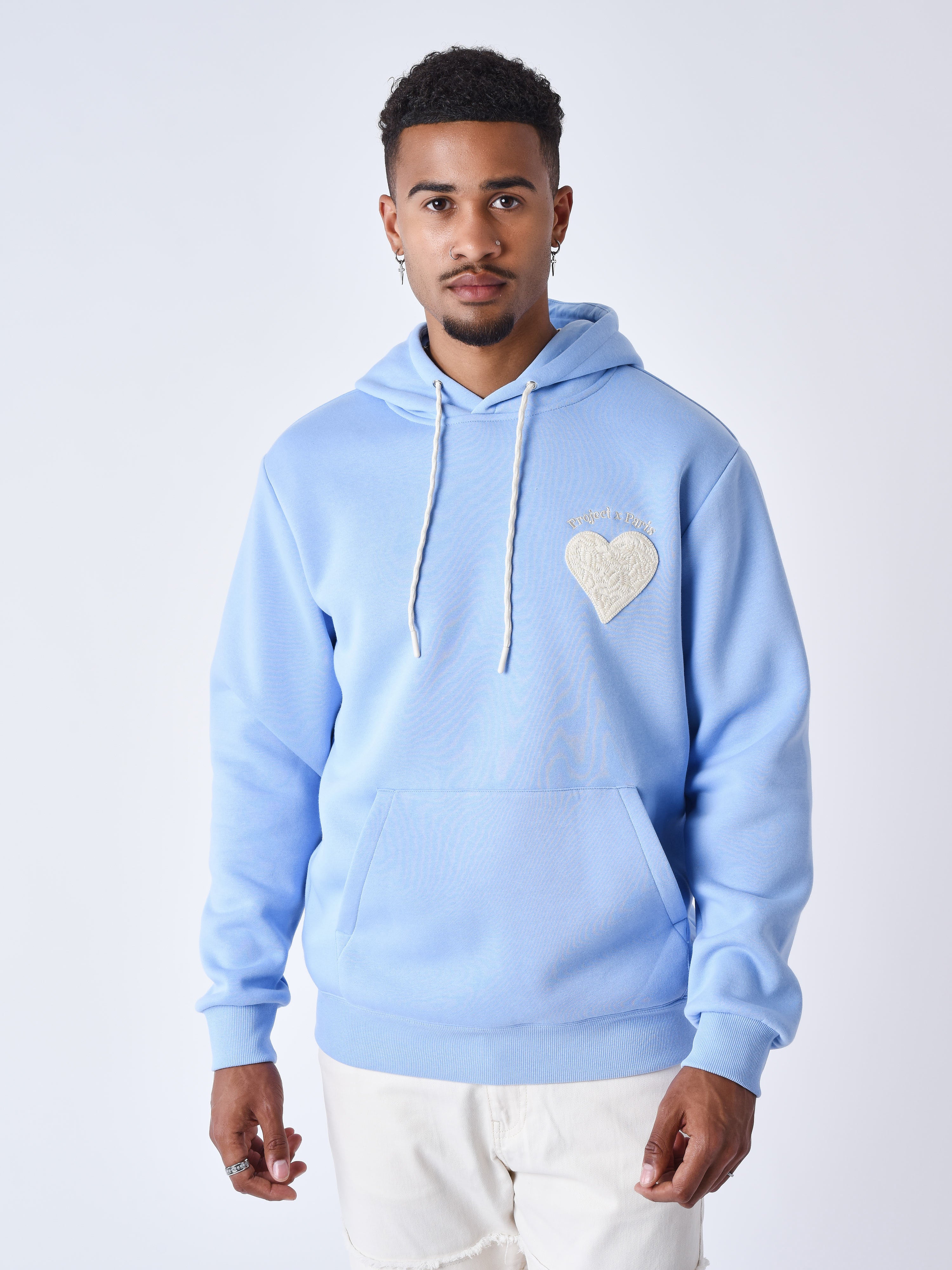 sweat-a-capuche-whicker-cashmere-blue-modelshot