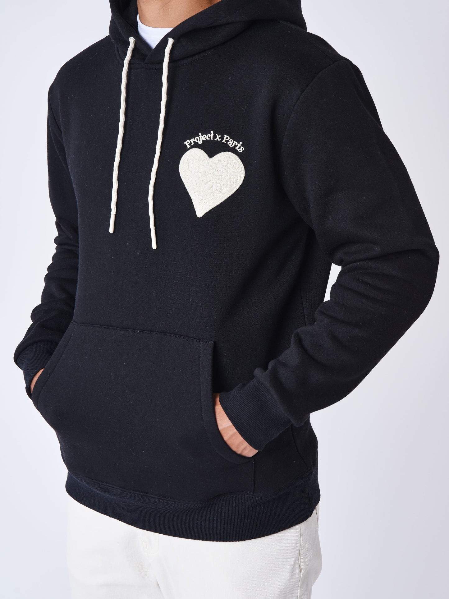 sweat-a-capuche-whicker-noir-modelshot