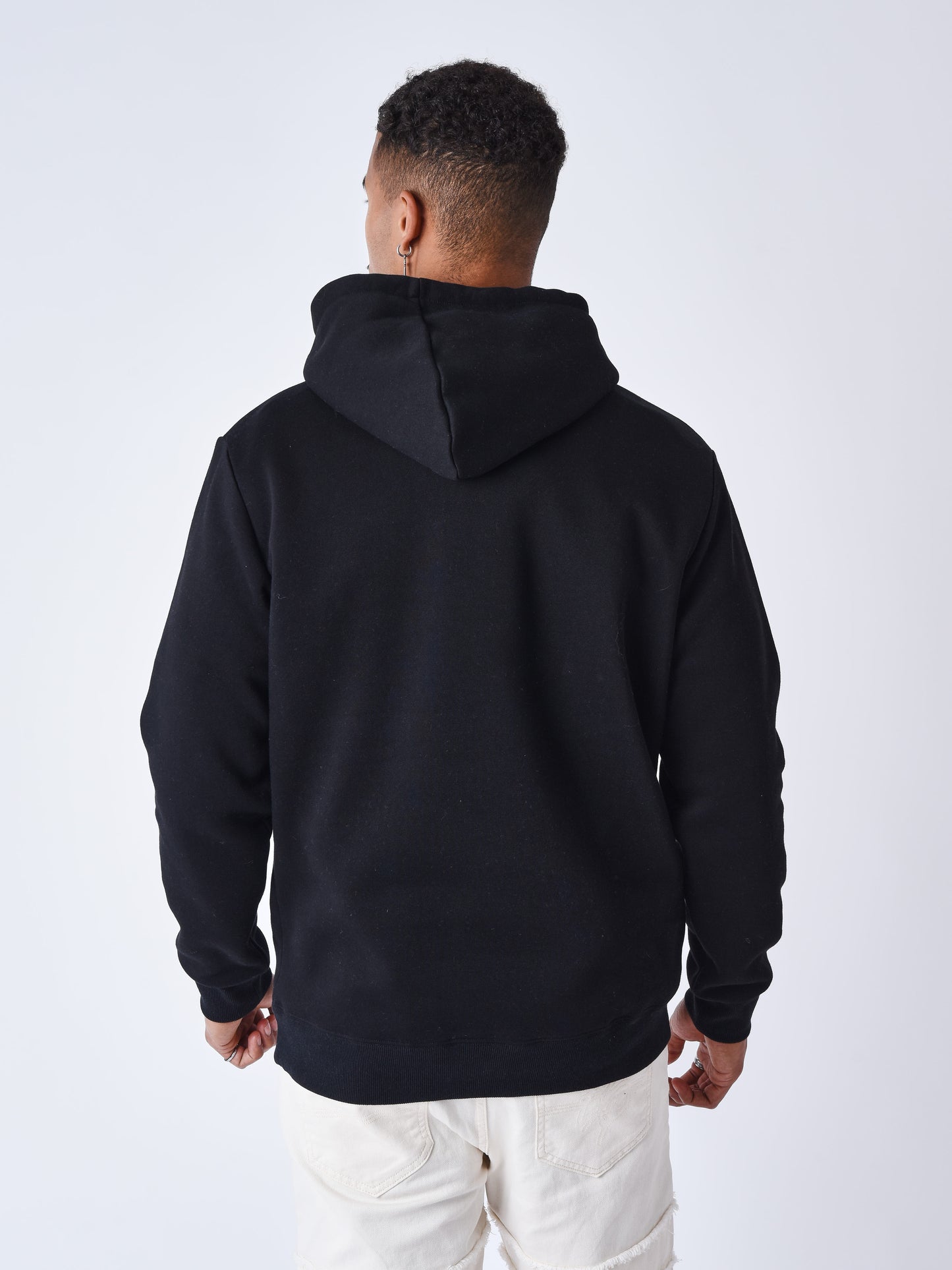 sweat-a-capuche-whicker-noir-modelshot