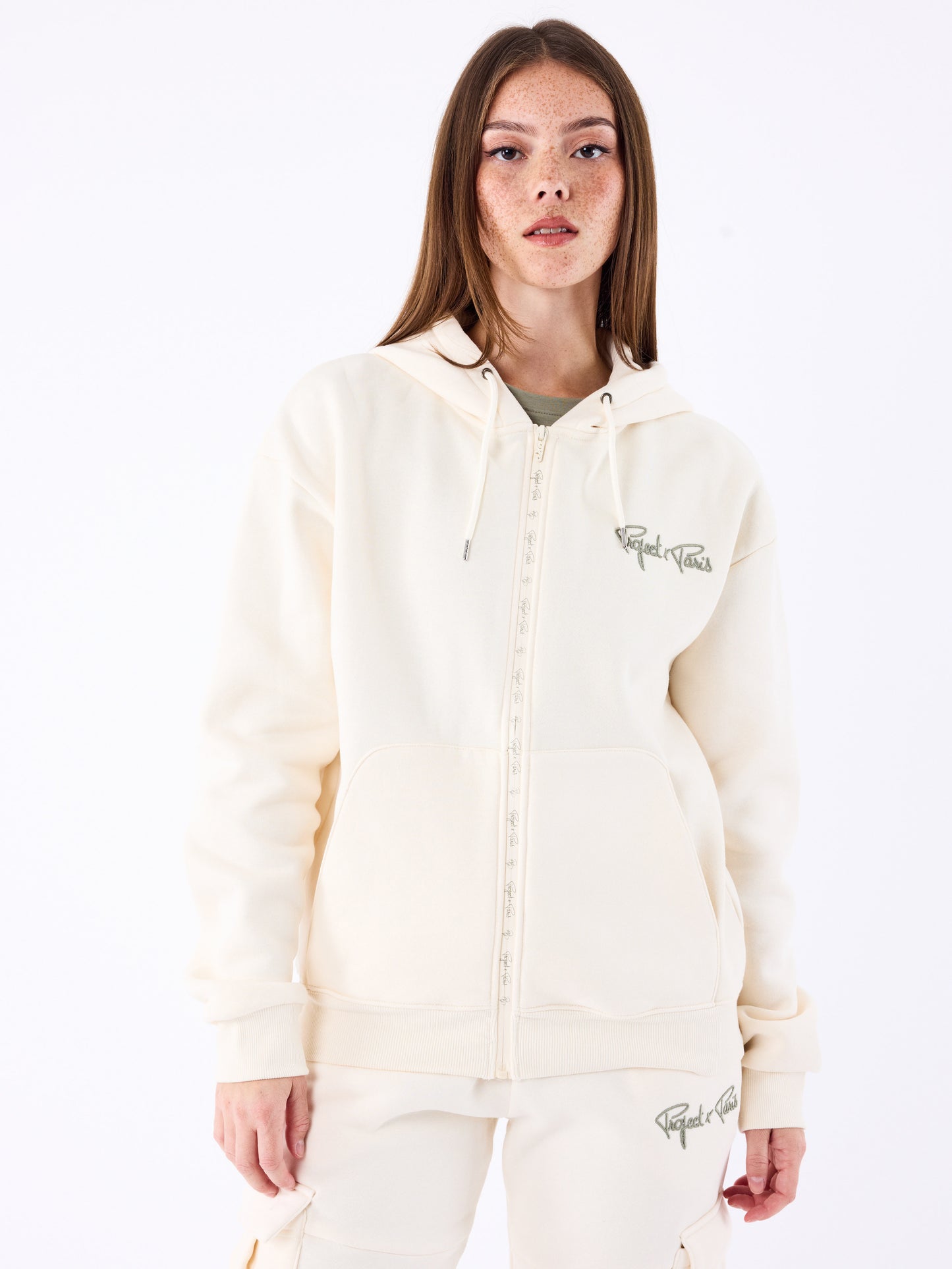 sweat-a-capuche-zippe-logotee-craie