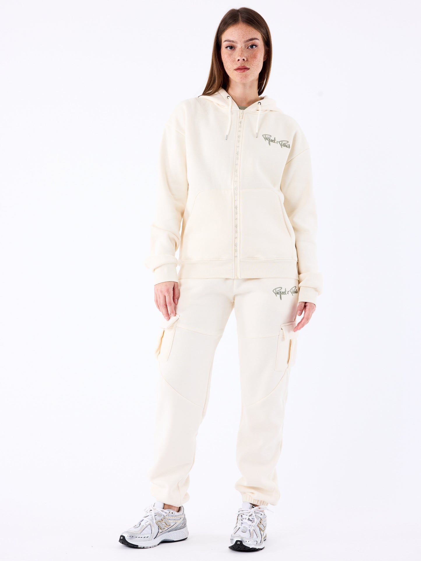 sweat-a-capuche-zippe-logotee-craie