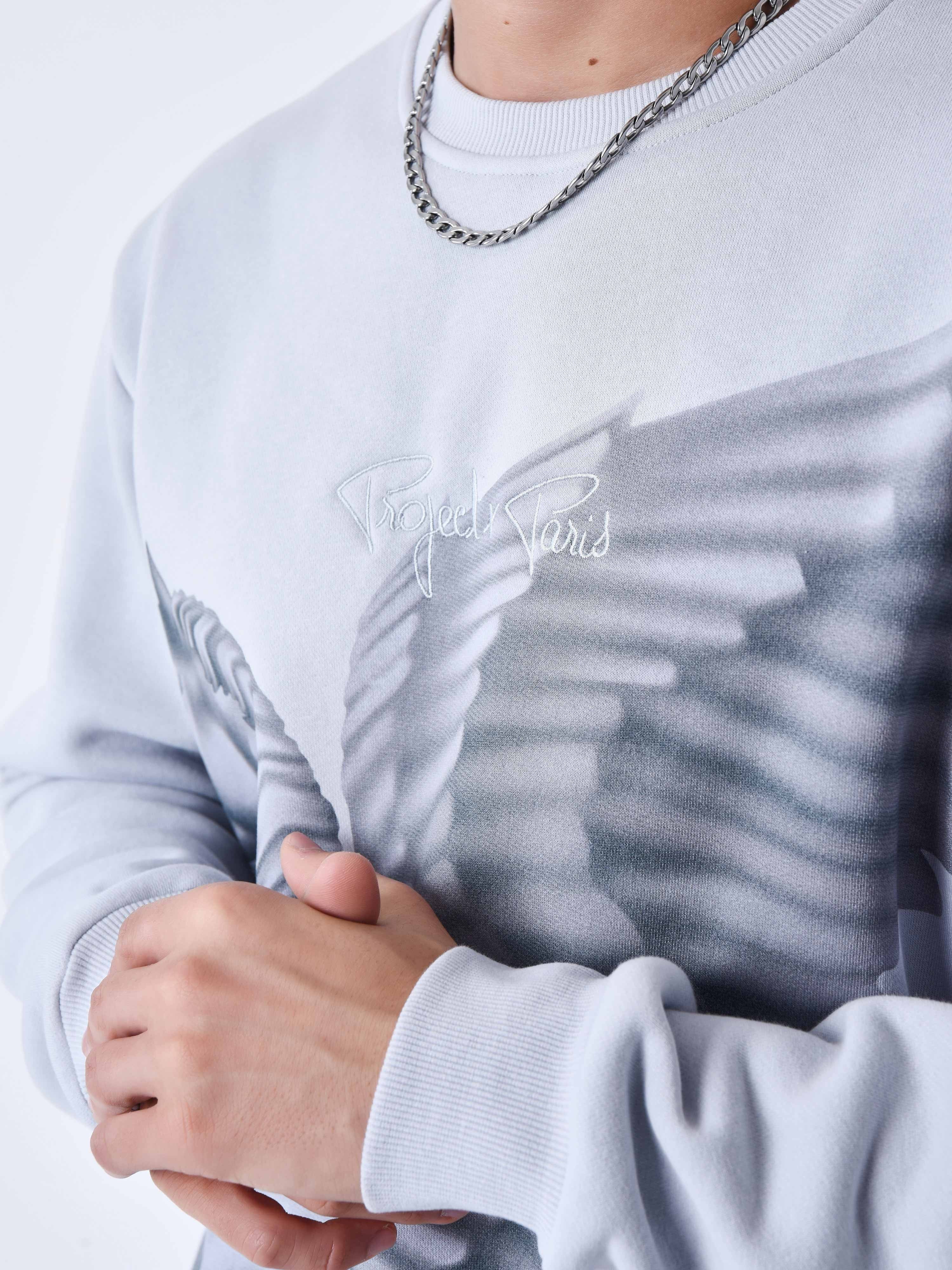 sweat-a-col-rond-motif-equestre-bleu-glacier-modelshot