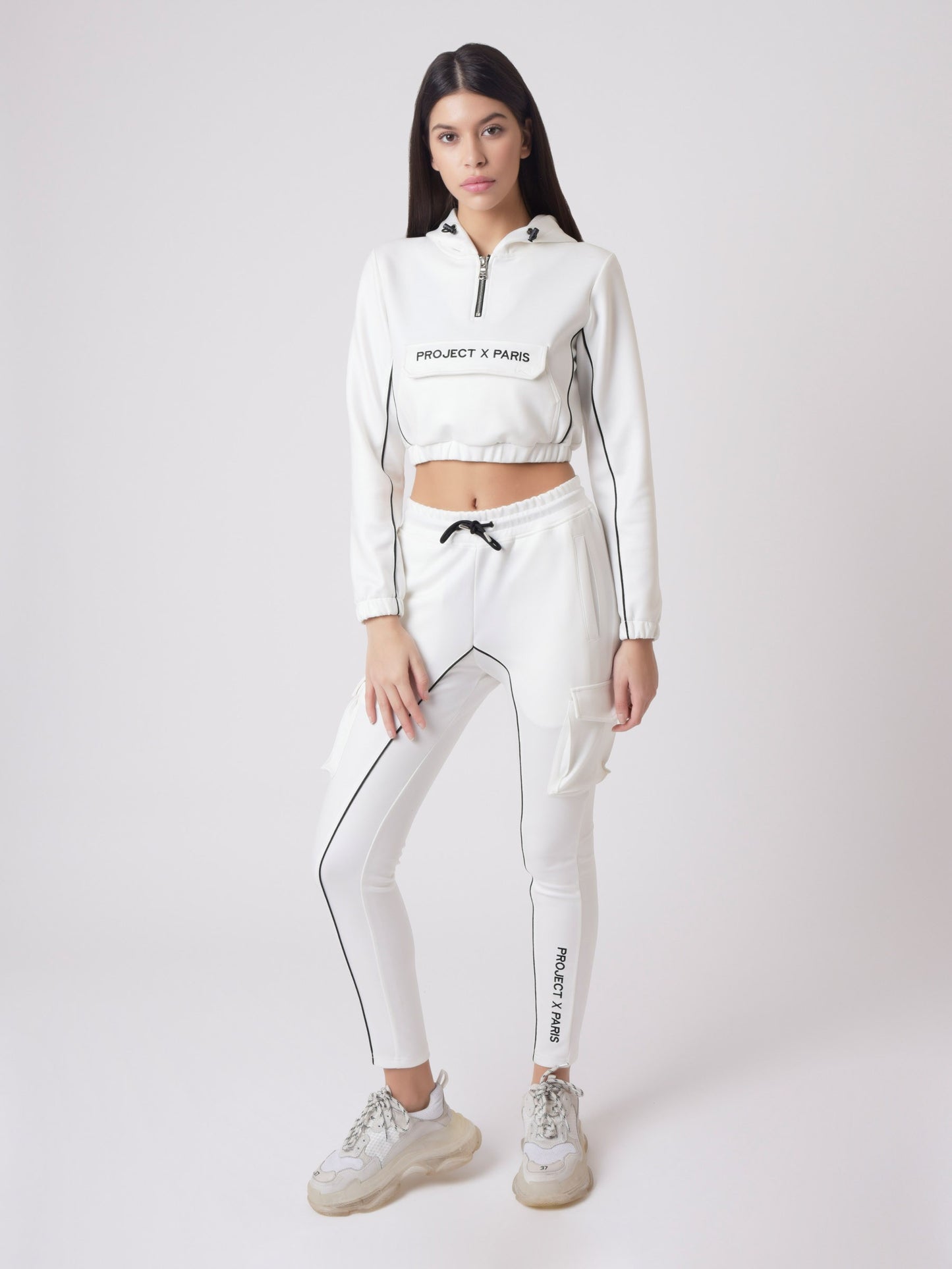 sweat-capuche-enfilable-a-piping-simili-cuir-f202071-1-blanc-modelshot