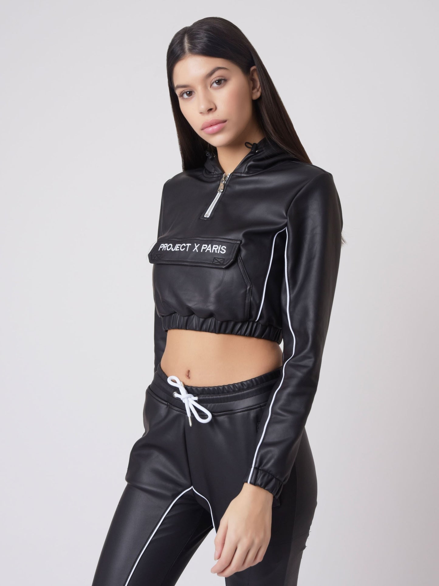 sweat-capuche-enfilable-a-piping-simili-cuir-f202071-1-noir
