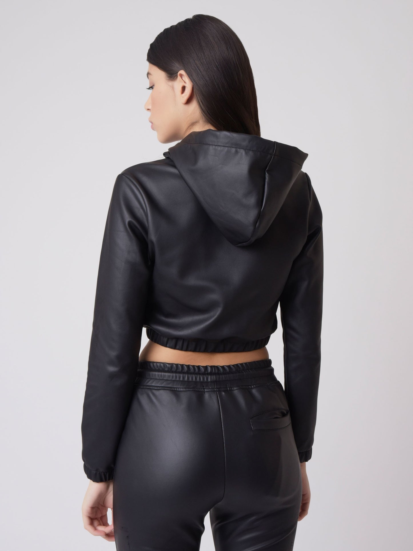 sweat-capuche-enfilable-a-piping-simili-cuir-f202071-1-noir
