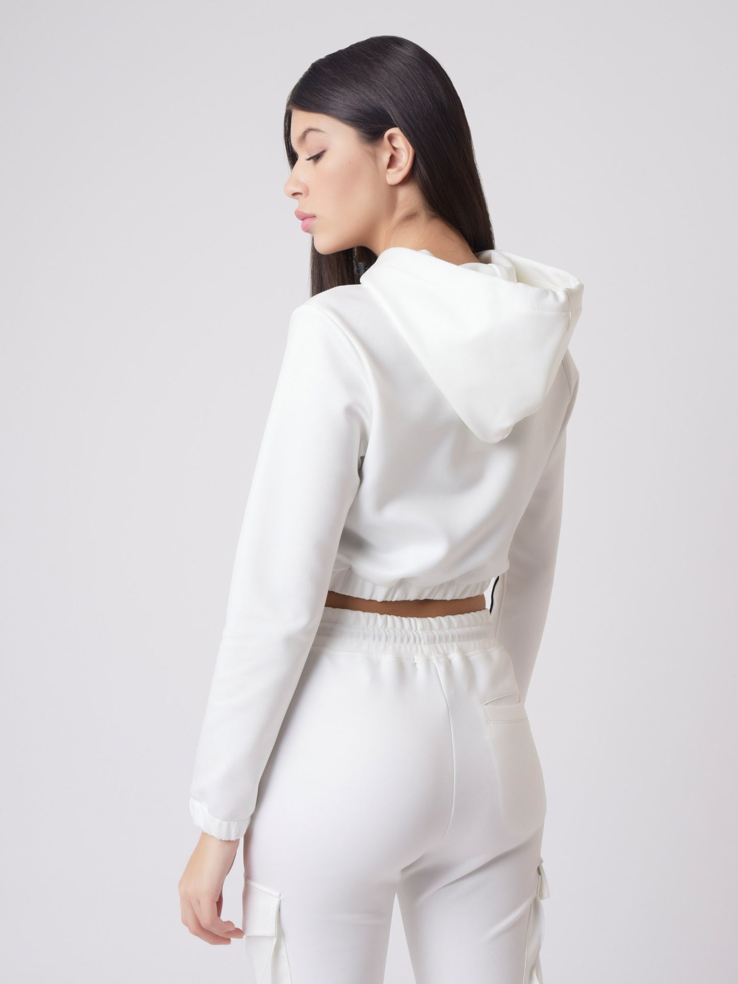 sweat-capuche-enfilable-a-piping-simili-cuir-f202071-1-blanc-modelshot