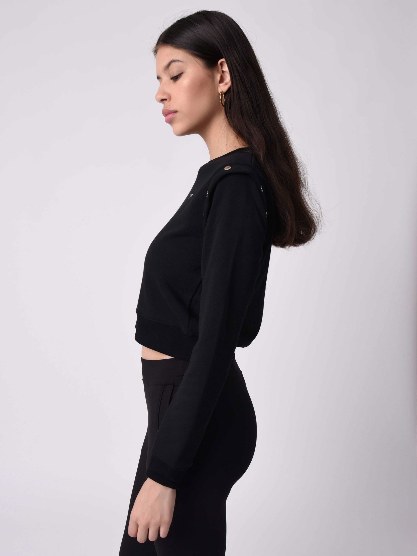 sweat-col-rond-bouton-metal-f192022-noir