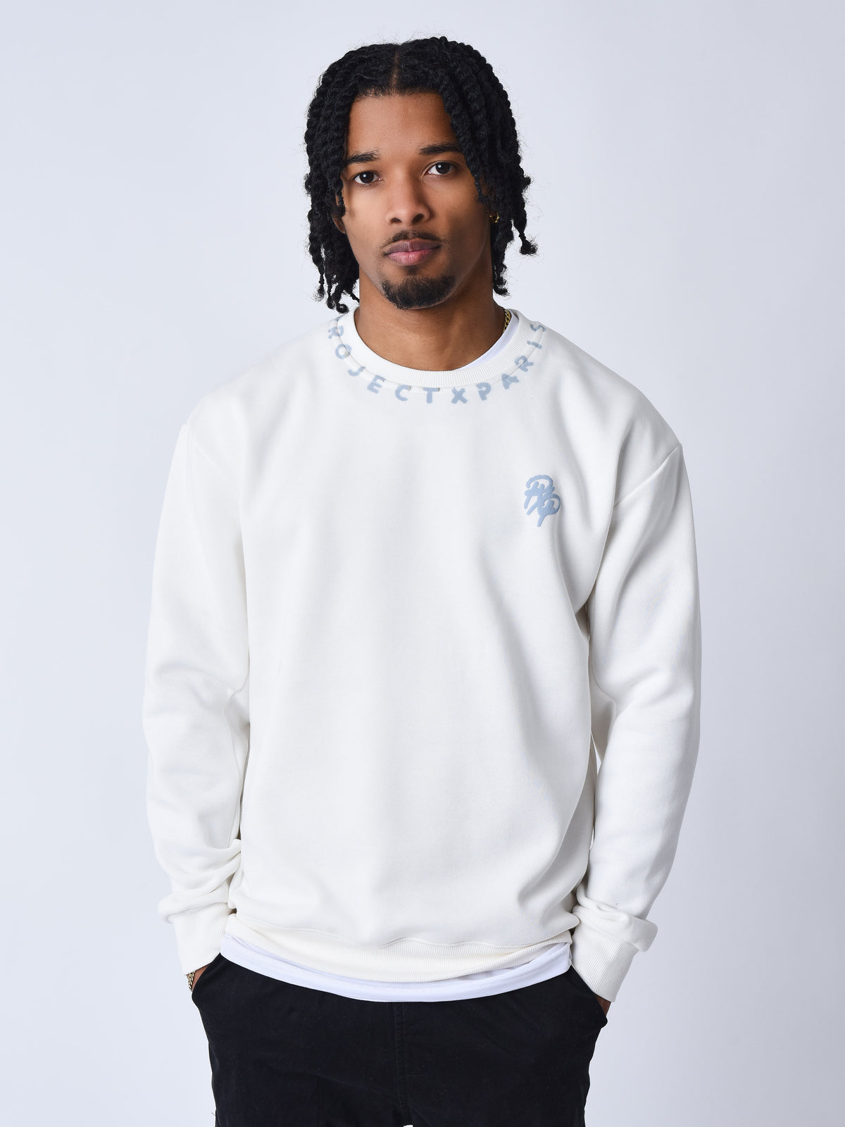 sweat-col-rond-motif-graph-blanc-casse
