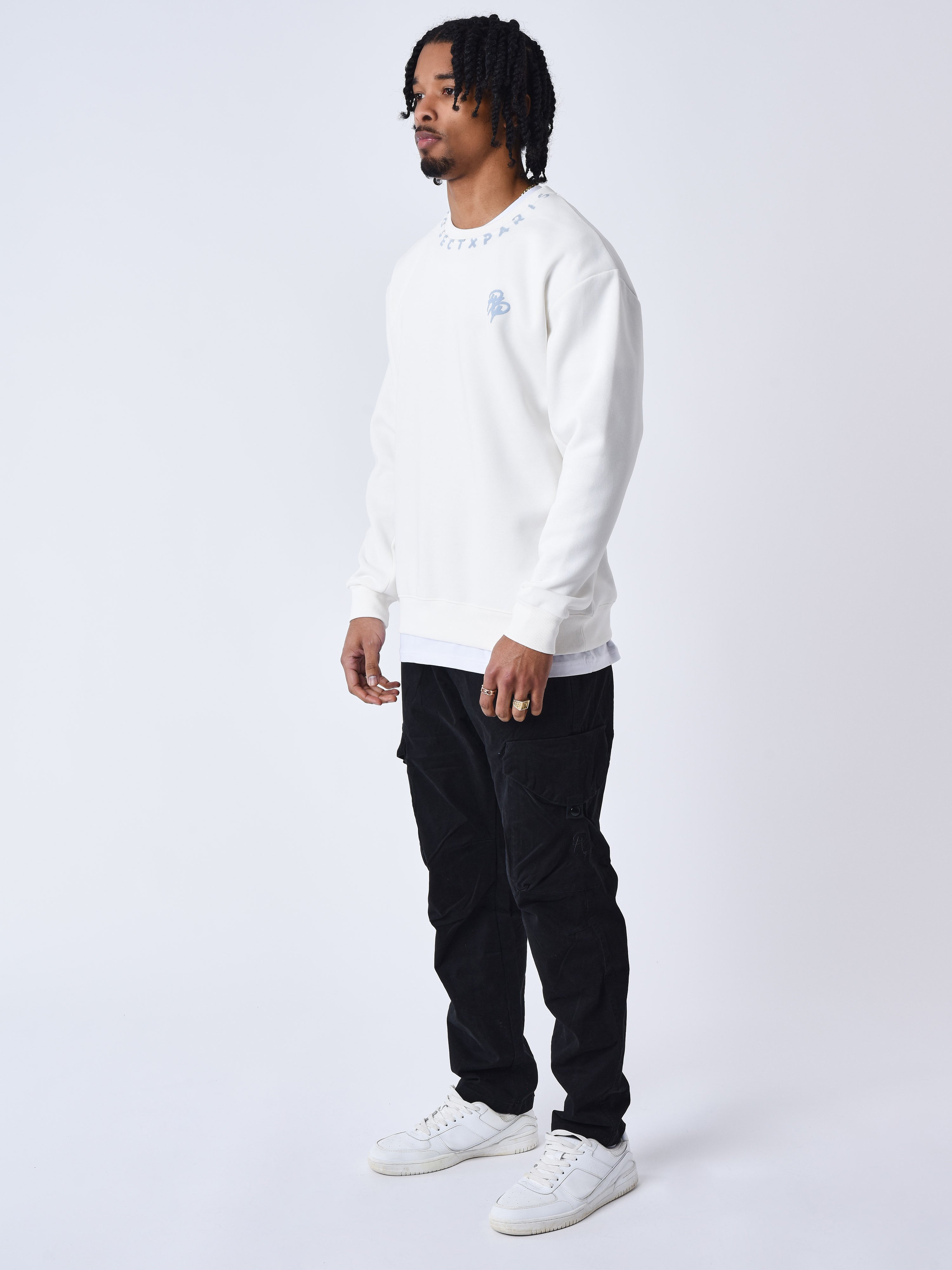 sweat-col-rond-motif-graph-blanc-casse