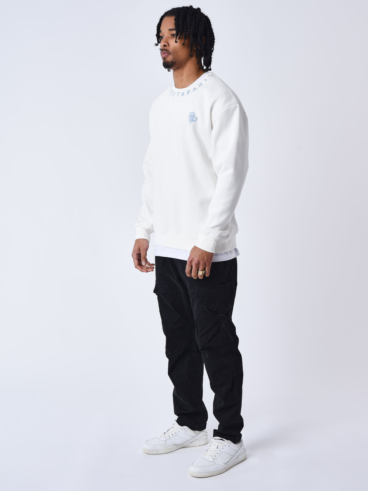 sweat-col-rond-motif-graph-blanc-casse