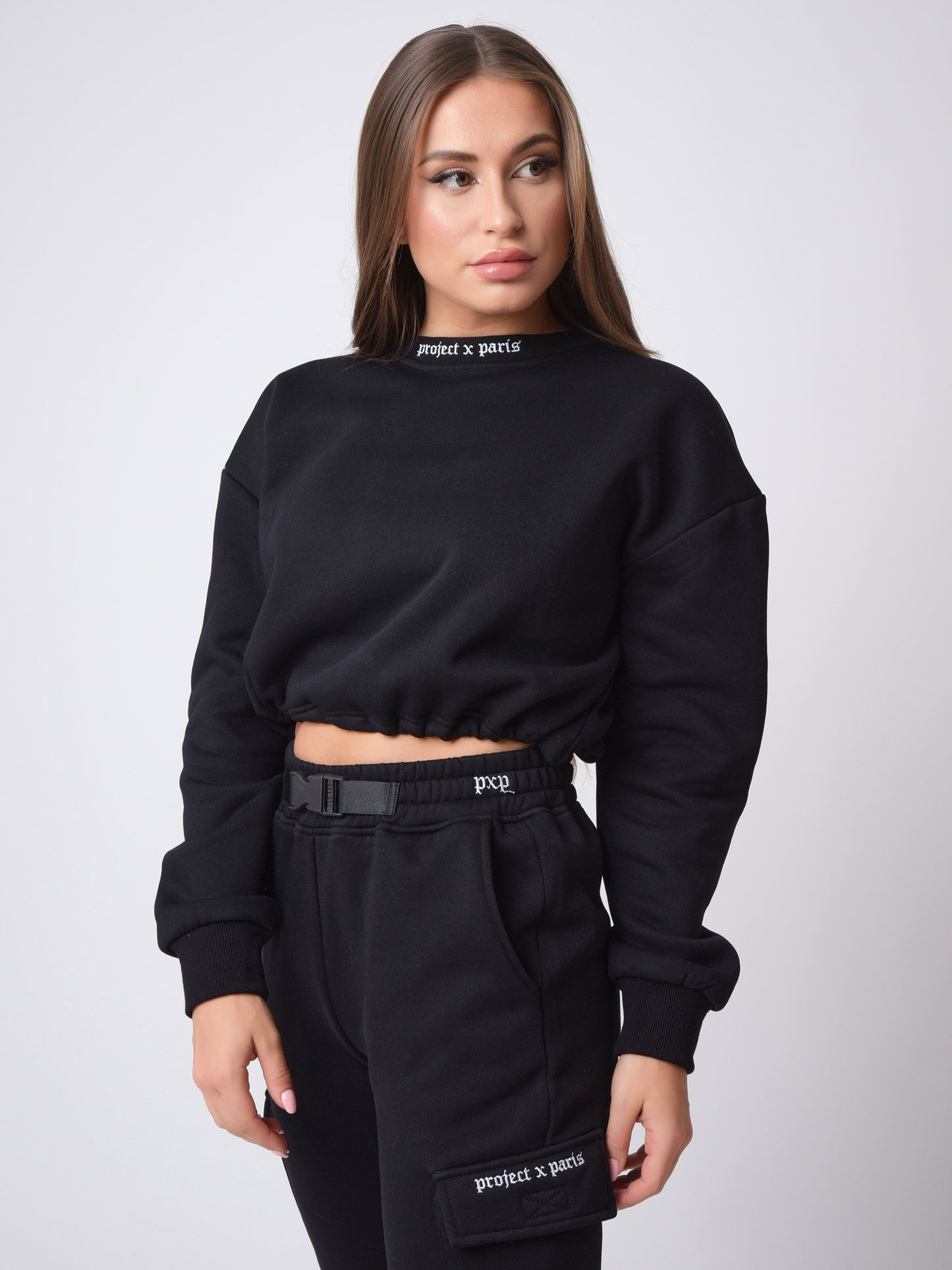 sweat-court-col-rond-typo-gothique-f202035-noir-modelshot