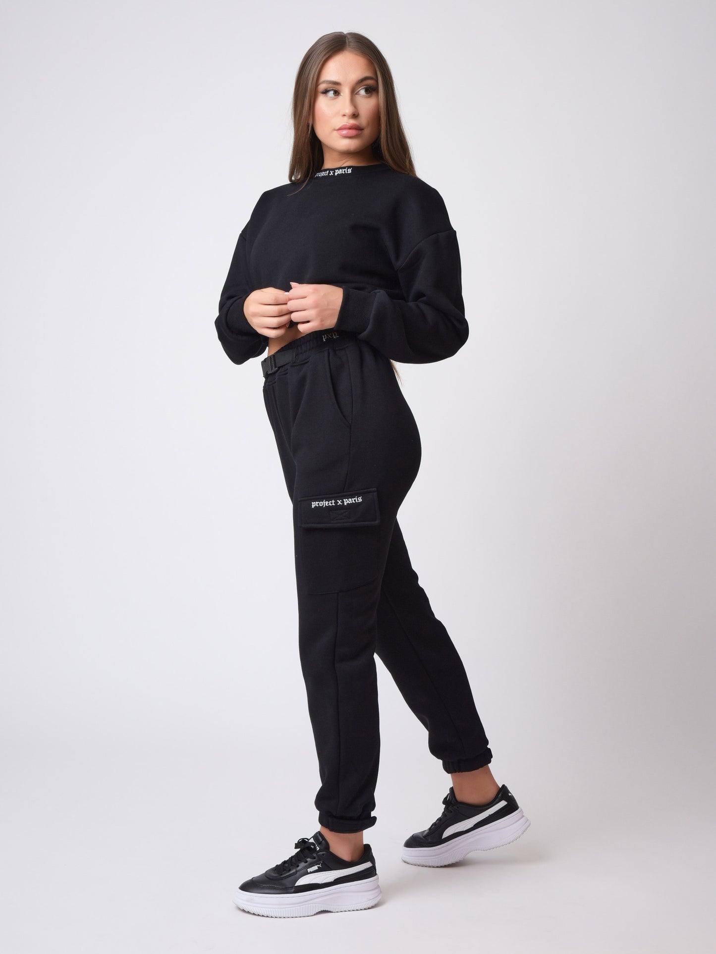 sweat-court-col-rond-typo-gothique-f202035-noir-modelshot