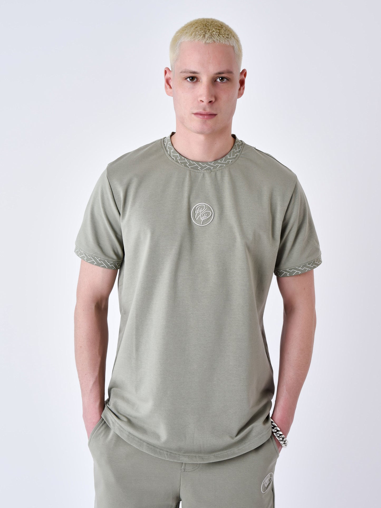 t-shirt-a-details-tisse-labyrinthe-olive