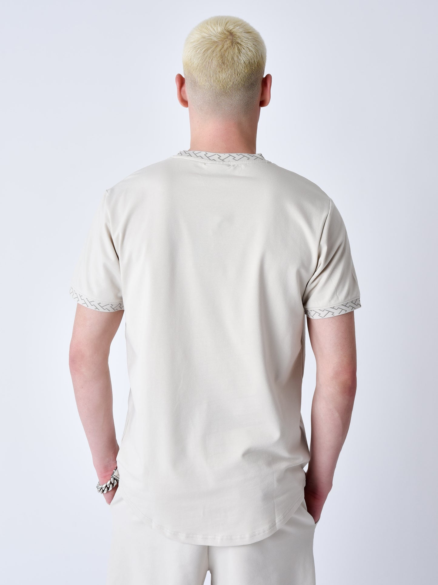 t-shirt-a-details-tisse-labyrinthe-greige