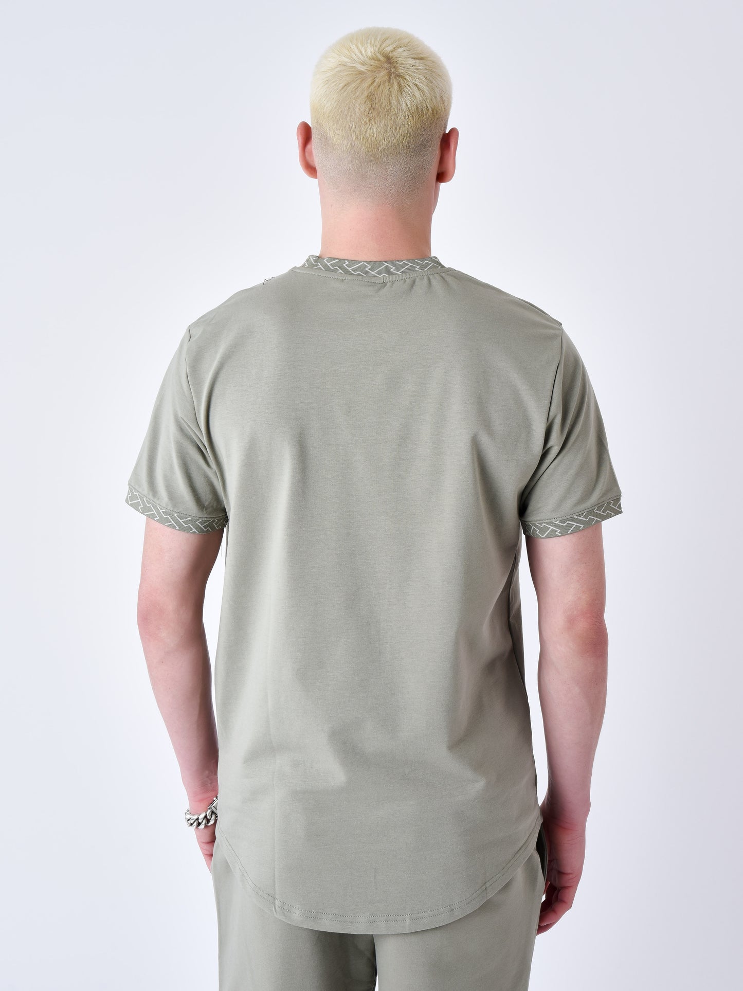 t-shirt-a-details-tisse-labyrinthe-olive